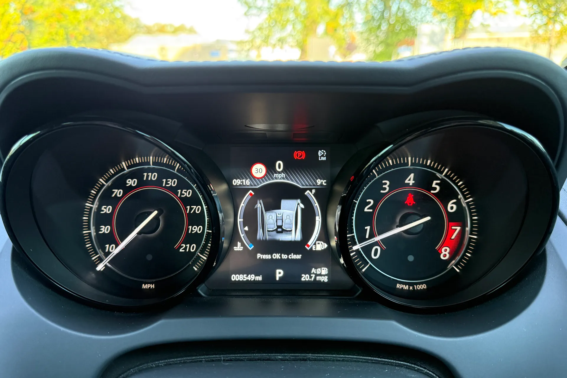 Jaguar F-TYPE thumbnail image number 24