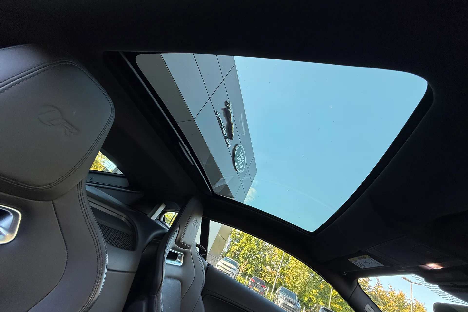 Jaguar F-TYPE thumbnail image number 34