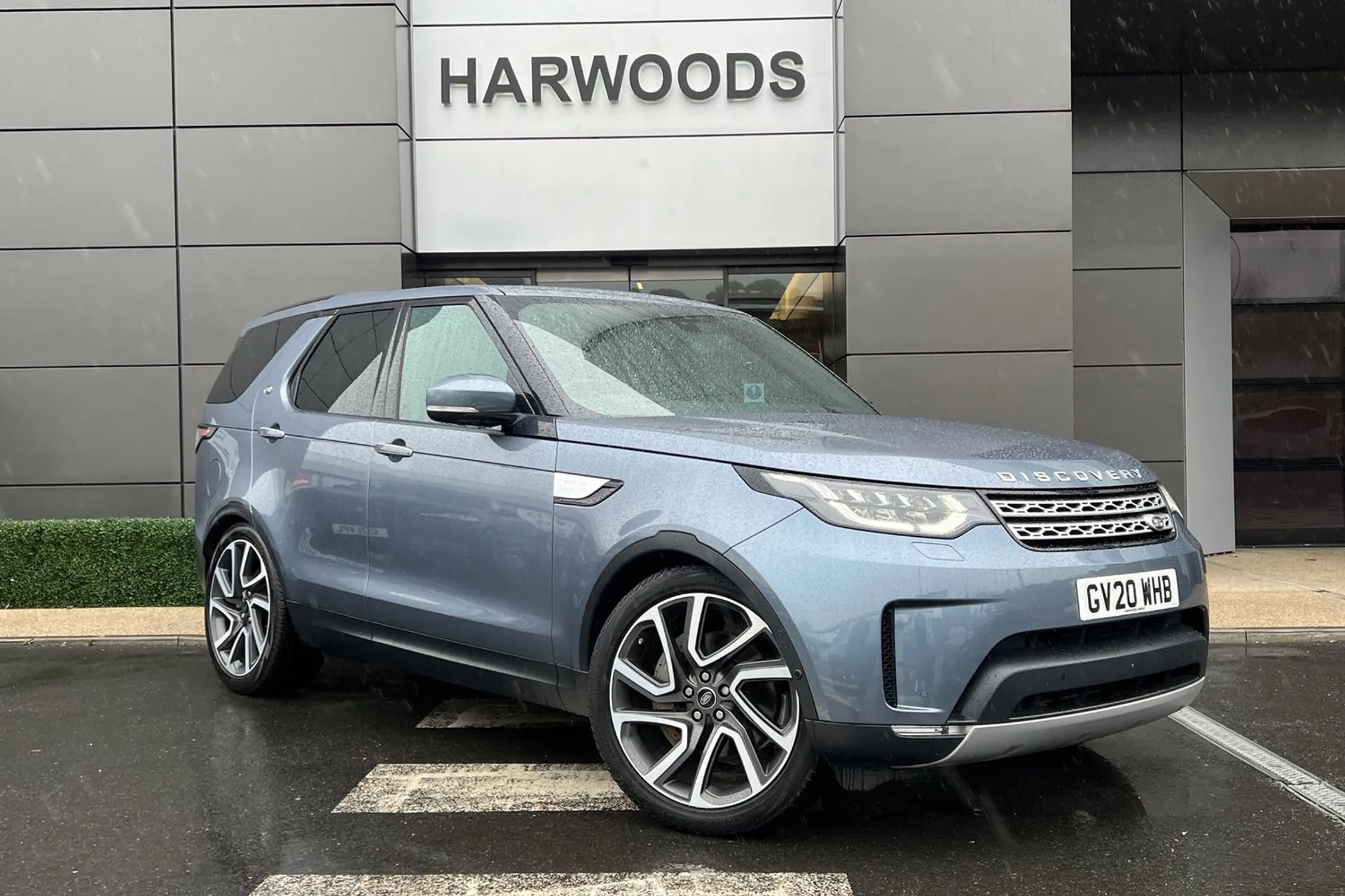 LAND ROVER DISCOVERY focused image