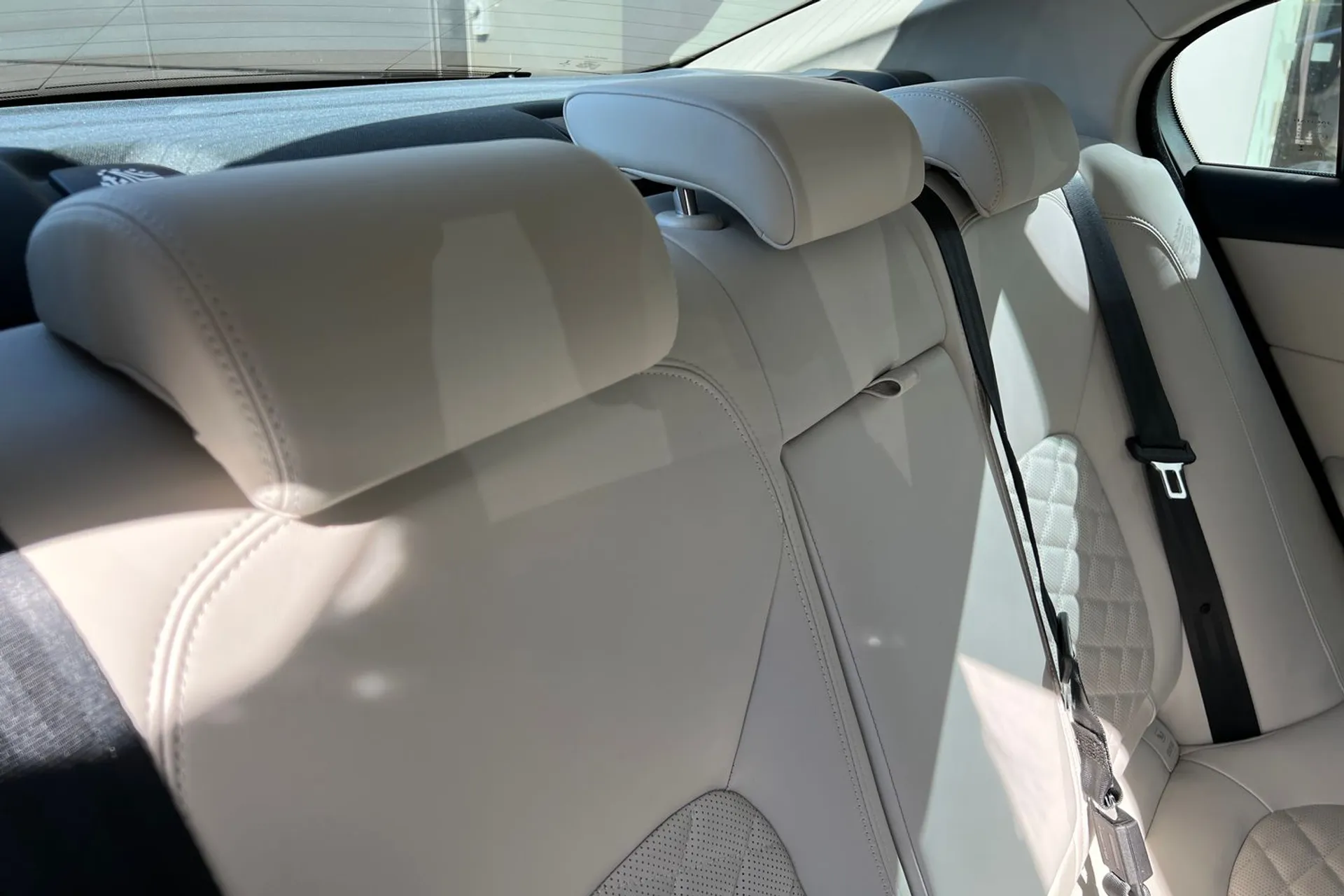 Jaguar XE thumbnail image number 31