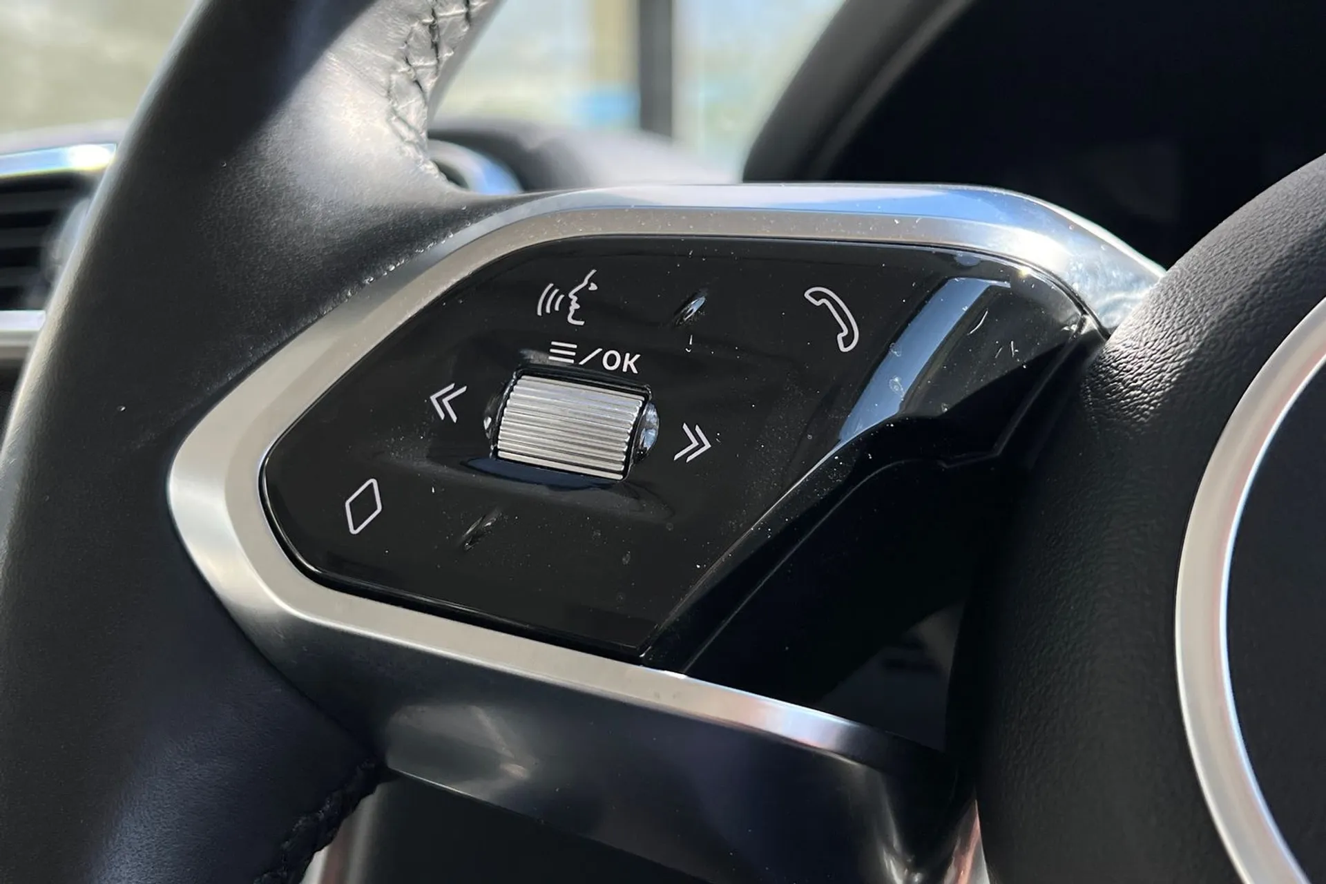 Jaguar XE thumbnail image number 44