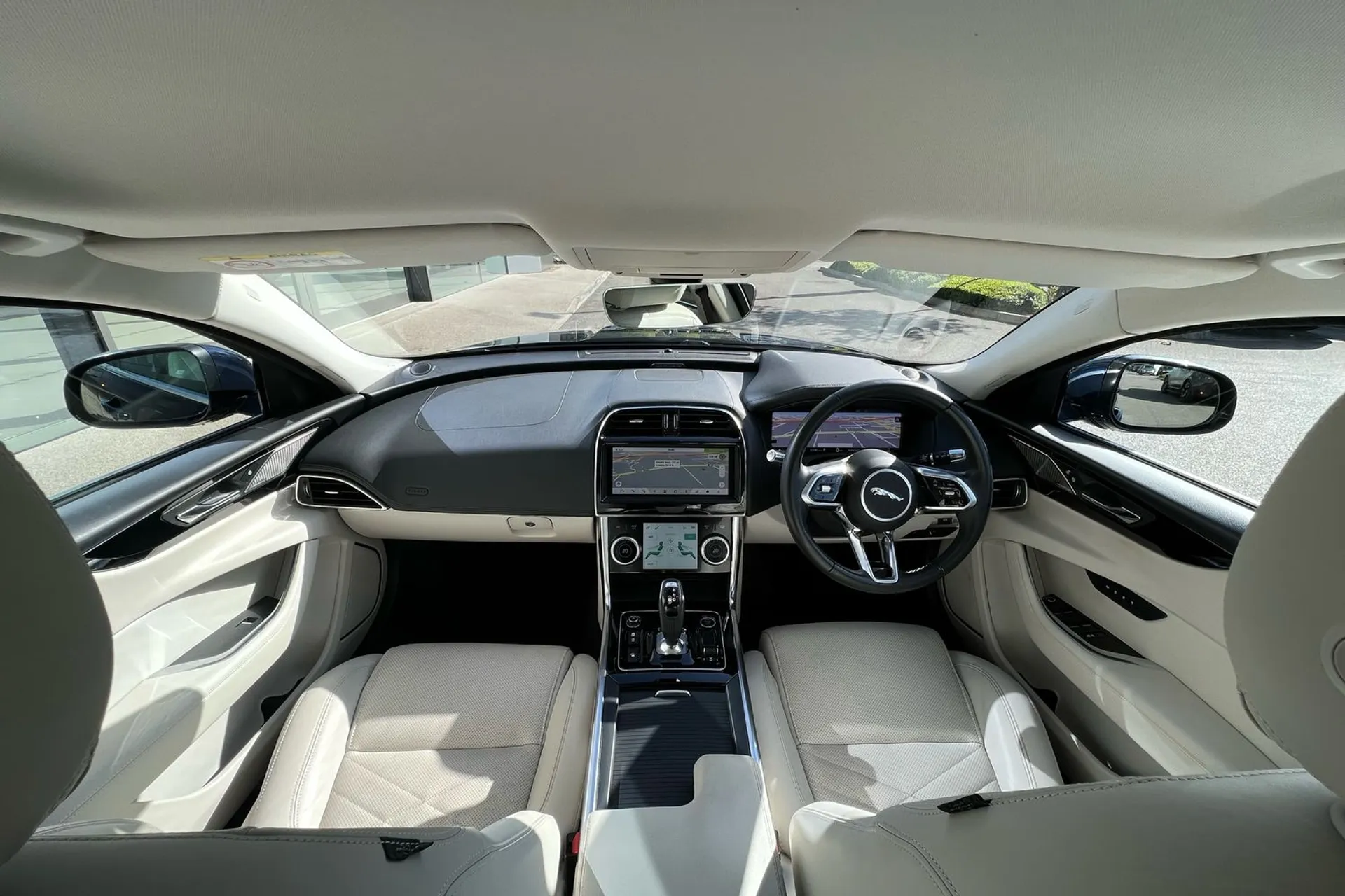Jaguar XE thumbnail image number 3