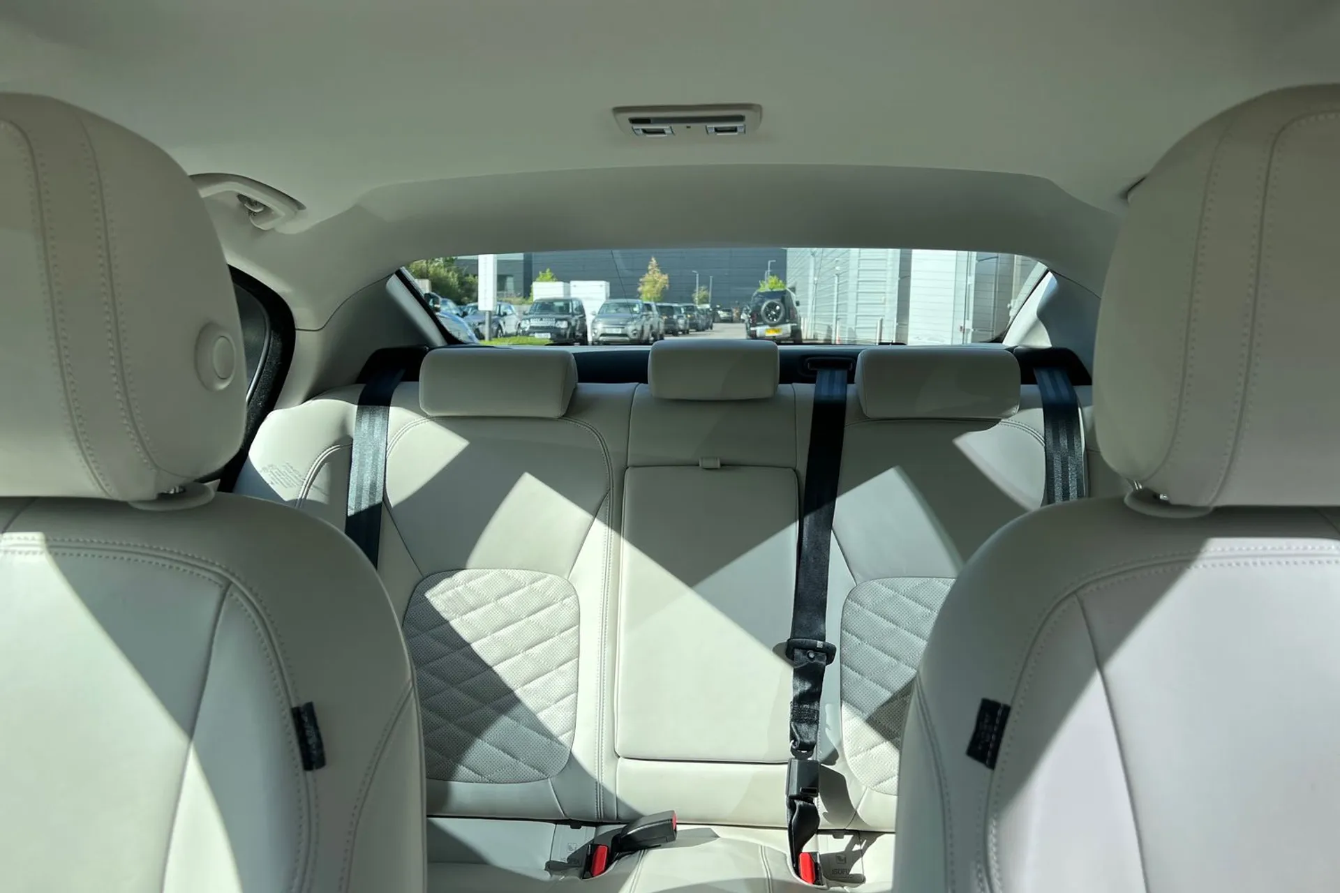Jaguar XE thumbnail image number 36