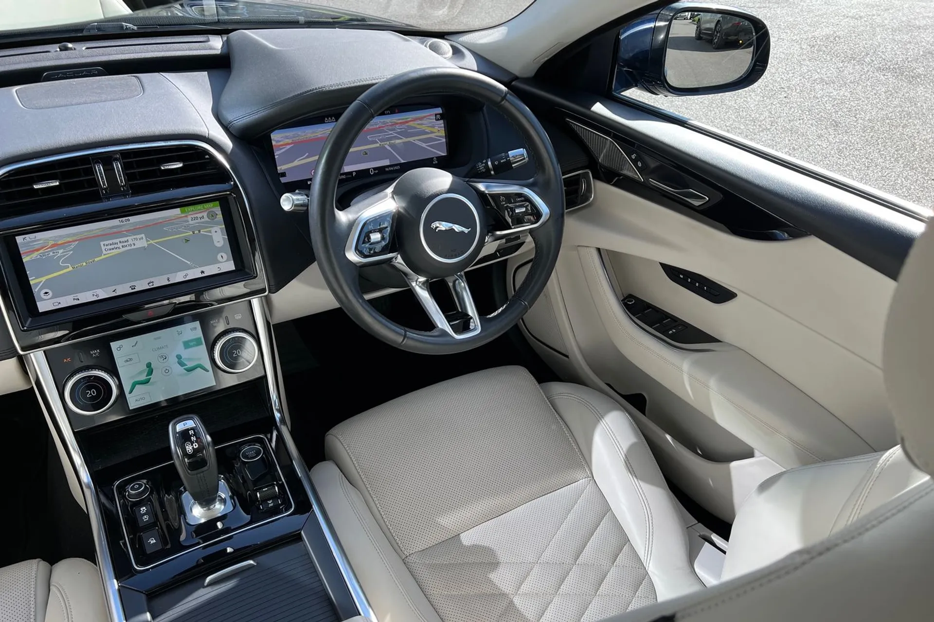 Jaguar XE thumbnail image number 27