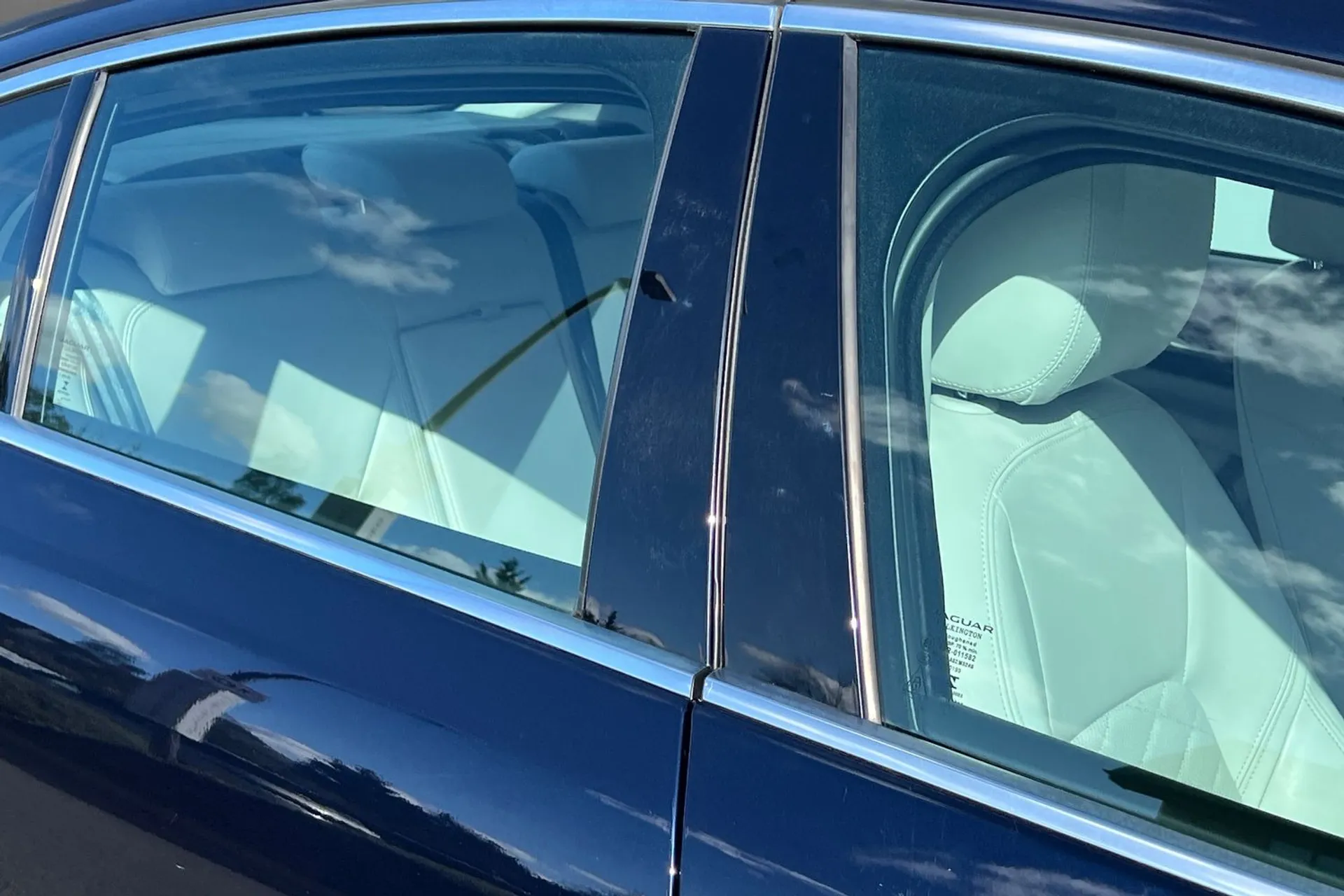 Jaguar XE thumbnail image number 18