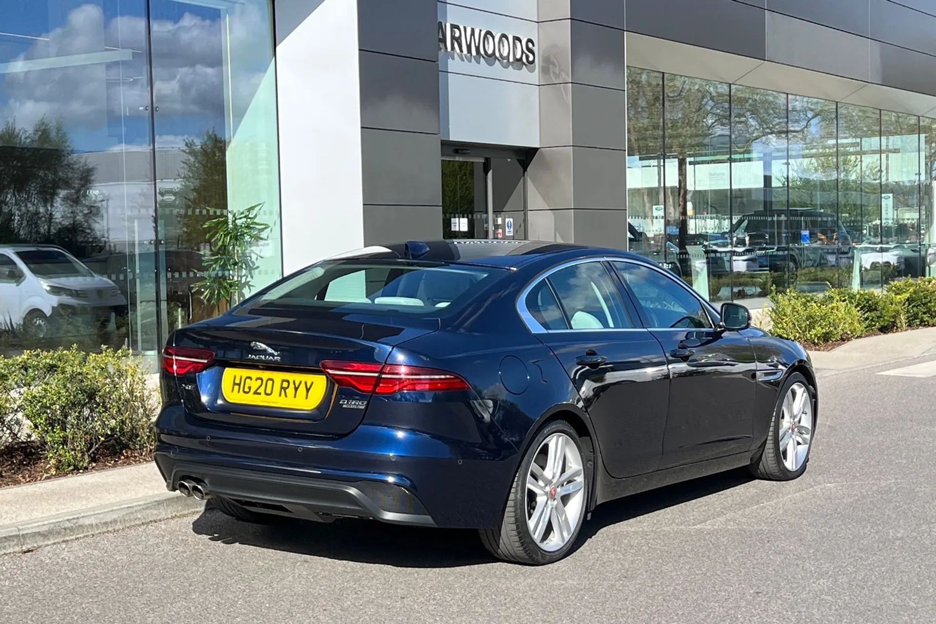 Jaguar XE thumbnail image number 9