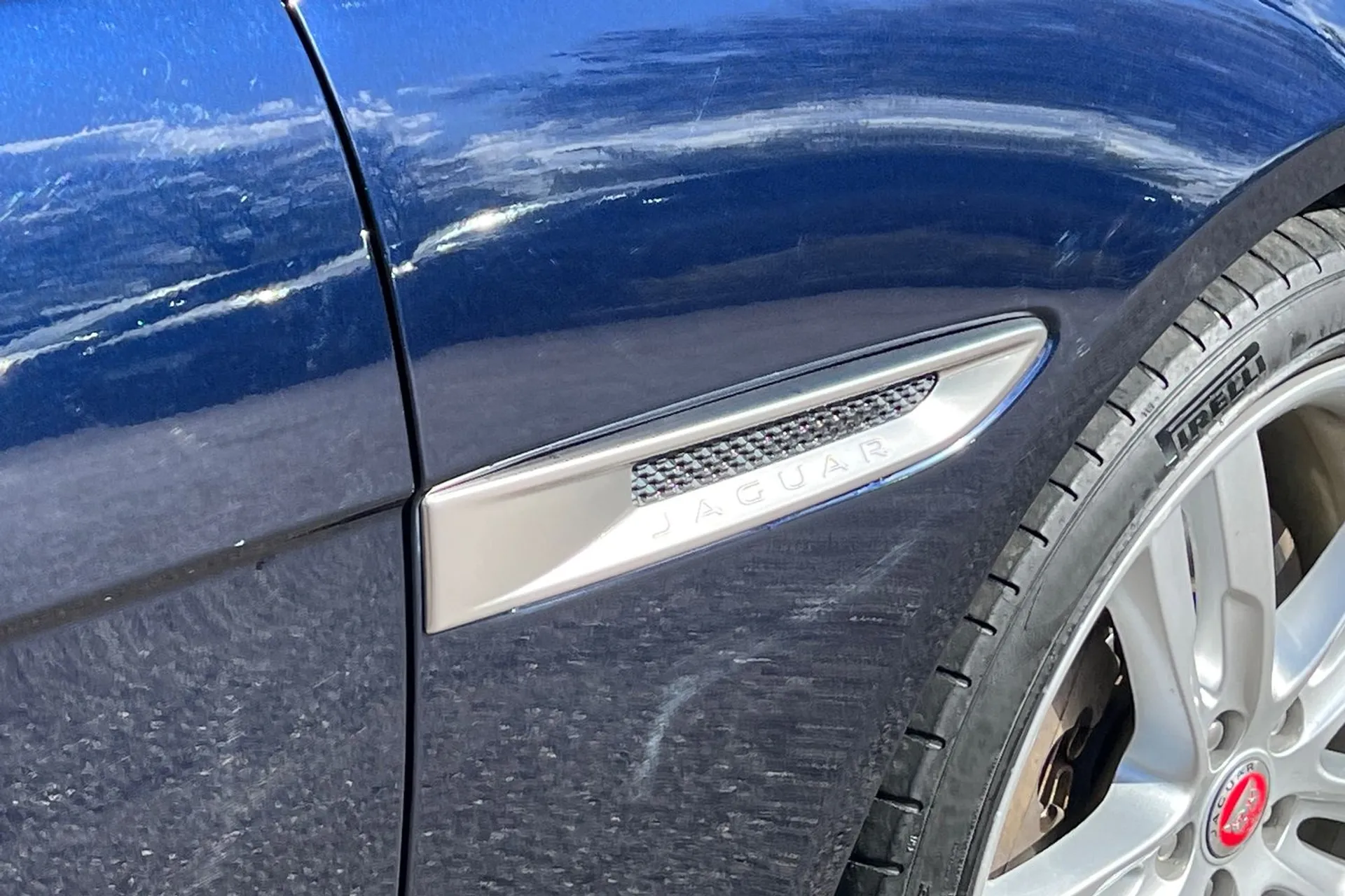 Jaguar XE thumbnail image number 13
