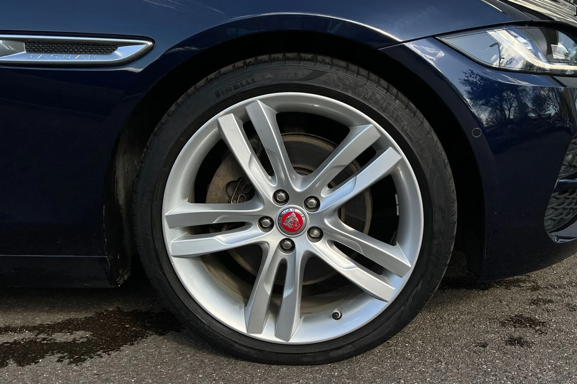 Jaguar XE thumbnail image number 17