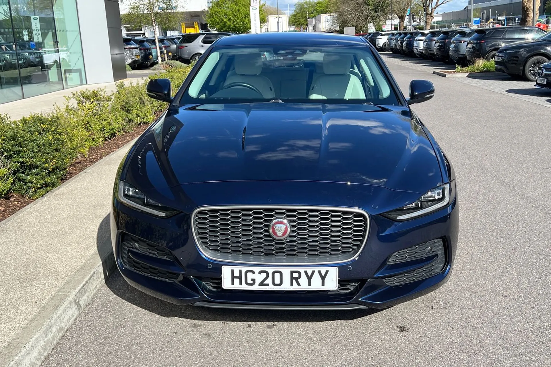 Jaguar XE thumbnail image number 16