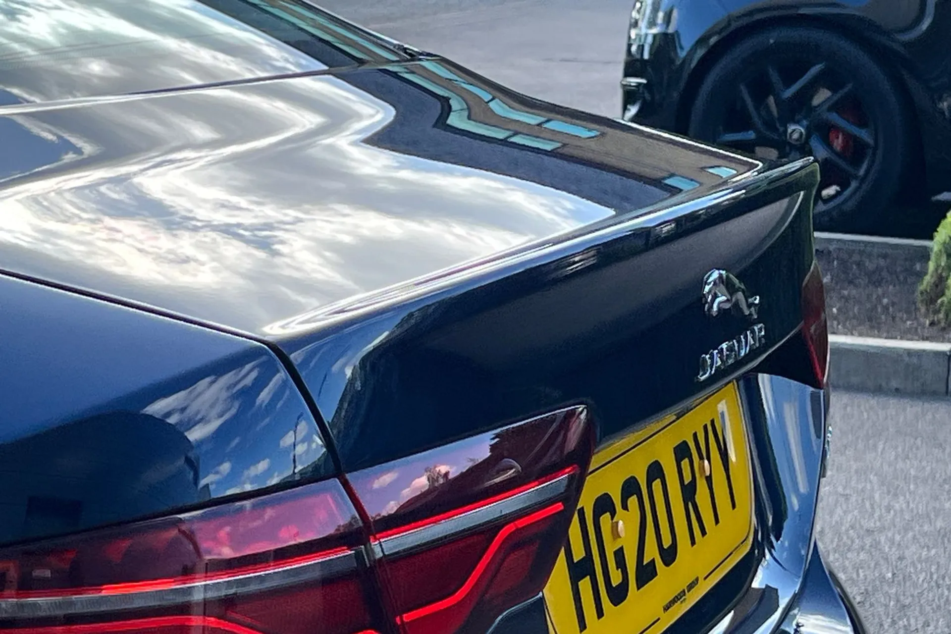 Jaguar XE thumbnail image number 19
