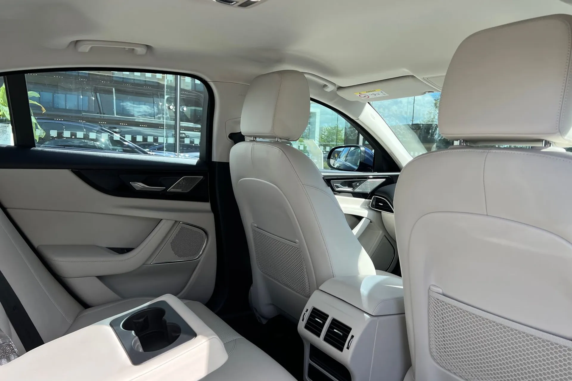 Jaguar XE thumbnail image number 33