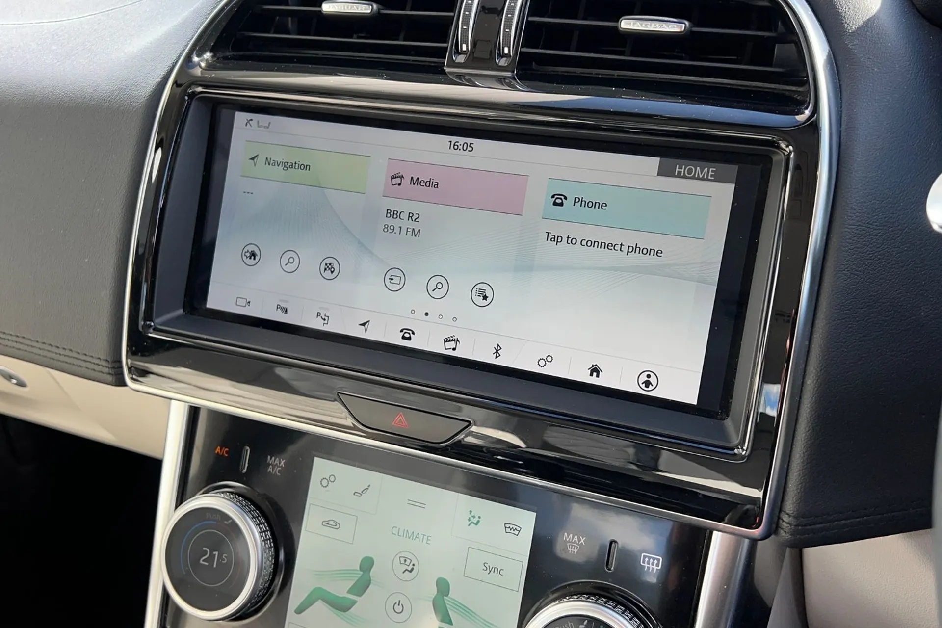 Jaguar XE thumbnail image number 50