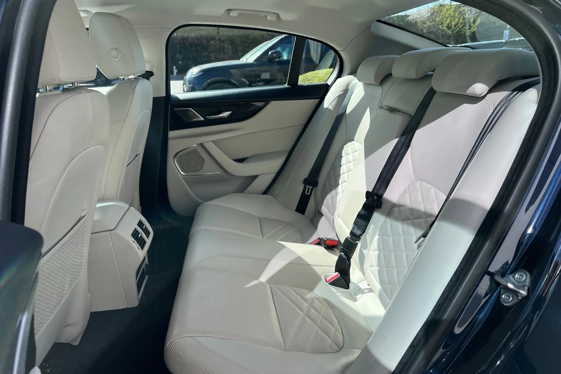 Jaguar XE thumbnail image number 42