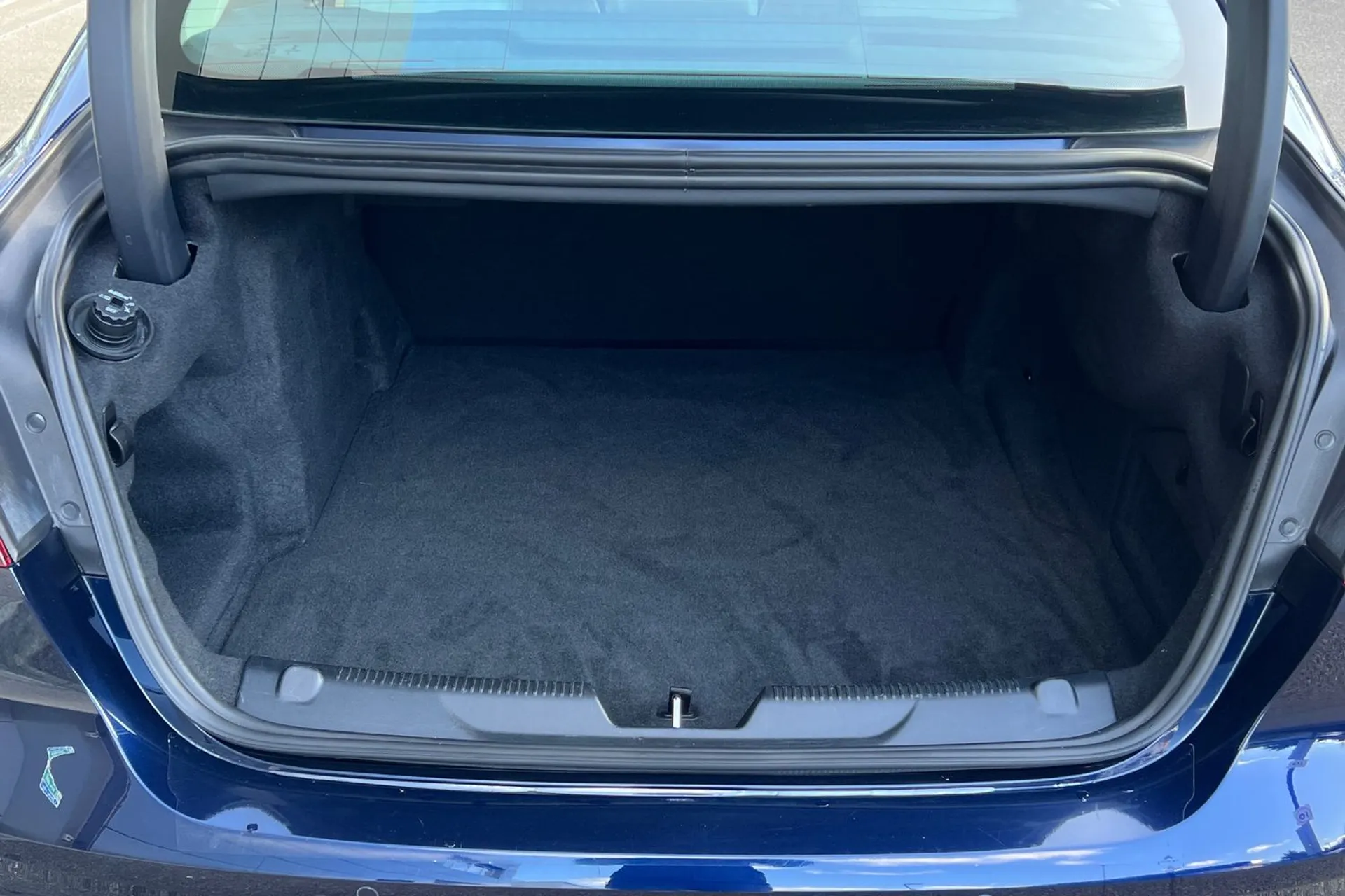 Jaguar XE thumbnail image number 30