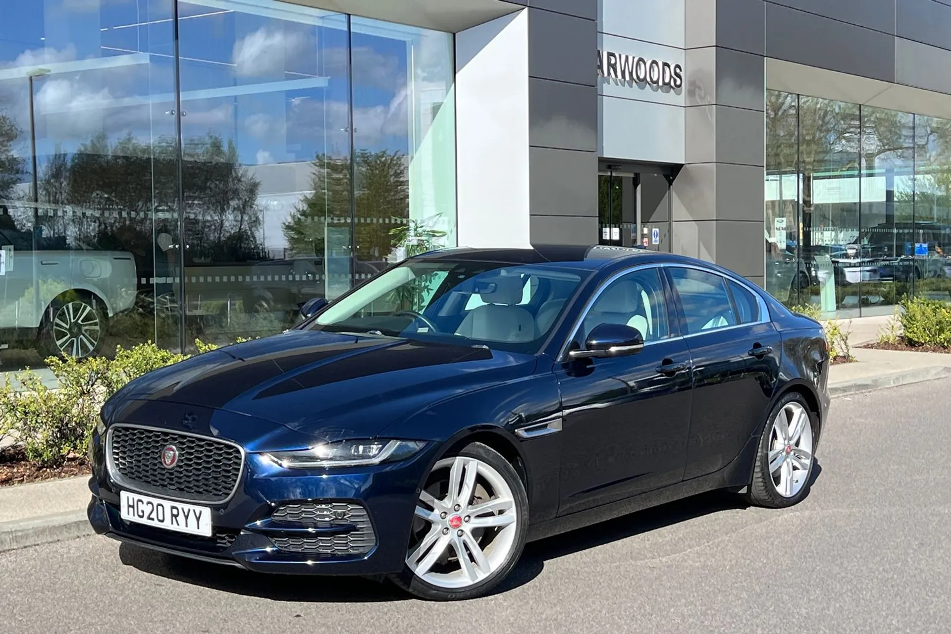 Jaguar XE thumbnail image number 15