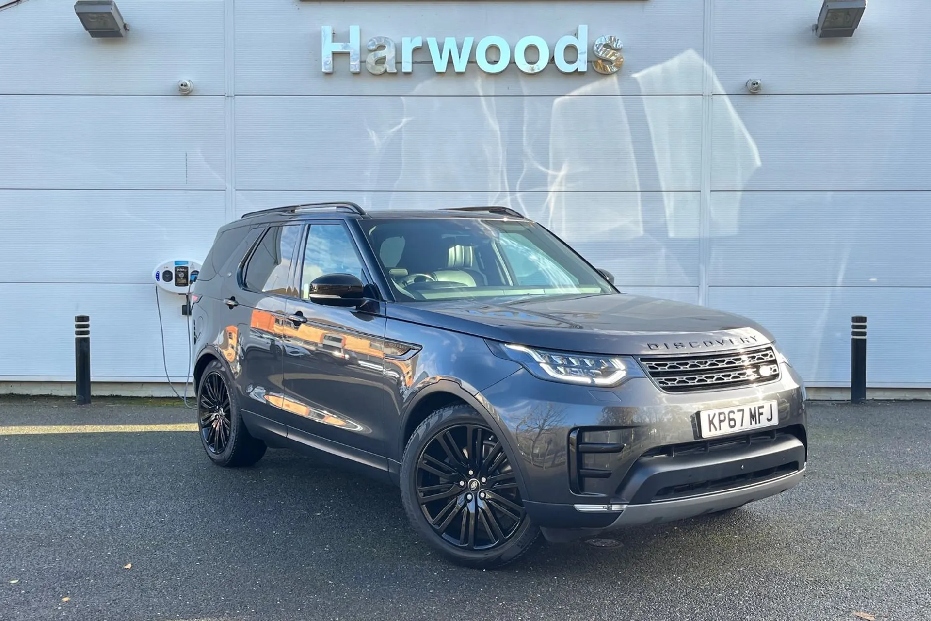 LAND ROVER DISCOVERY focused image