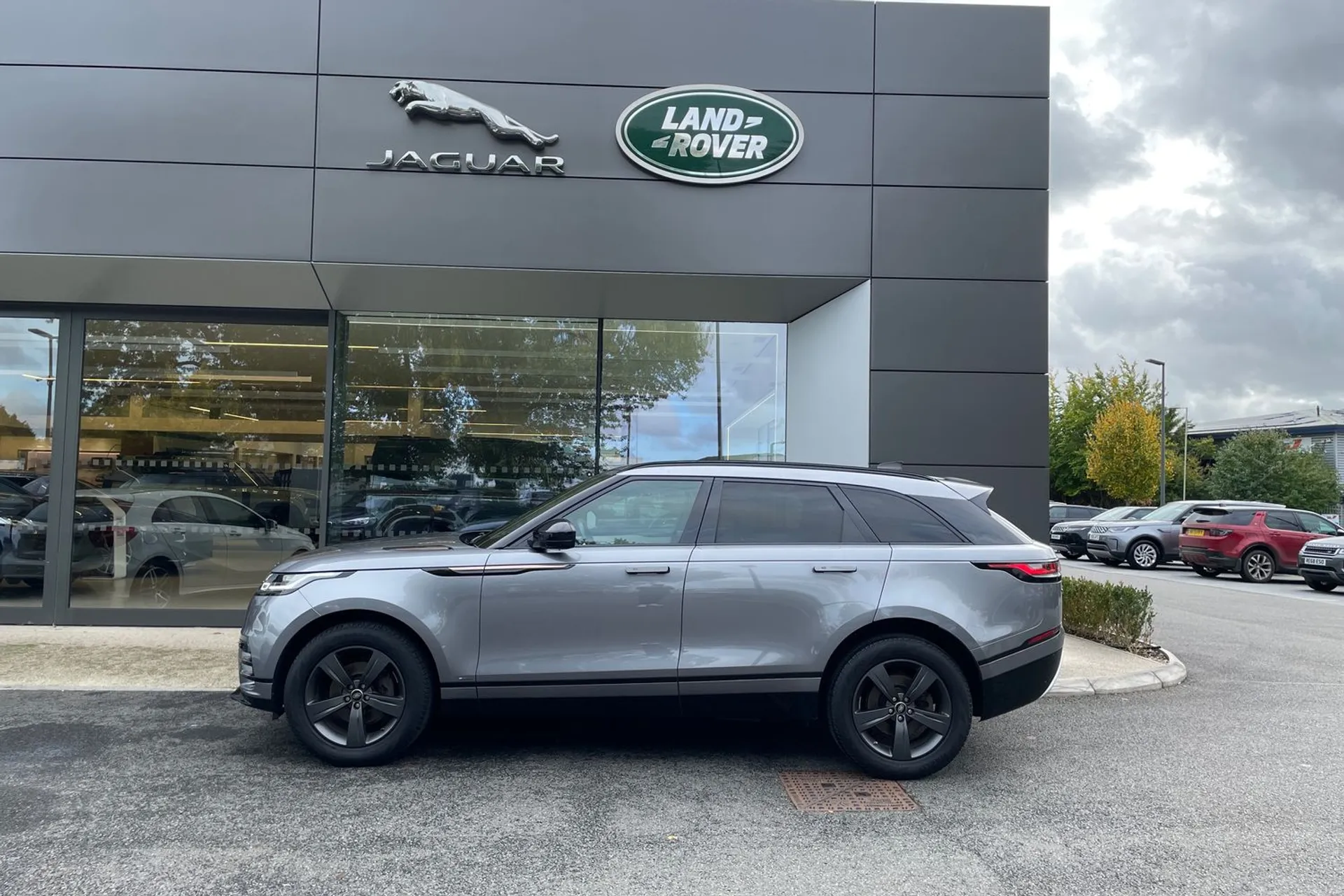 LAND ROVER RANGE ROVER VELAR thumbnail image number 26