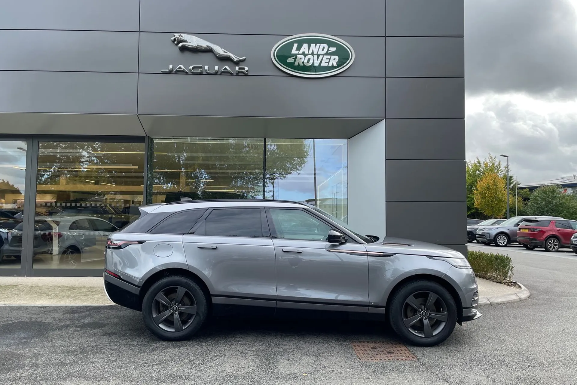 LAND ROVER RANGE ROVER VELAR thumbnail image number 2