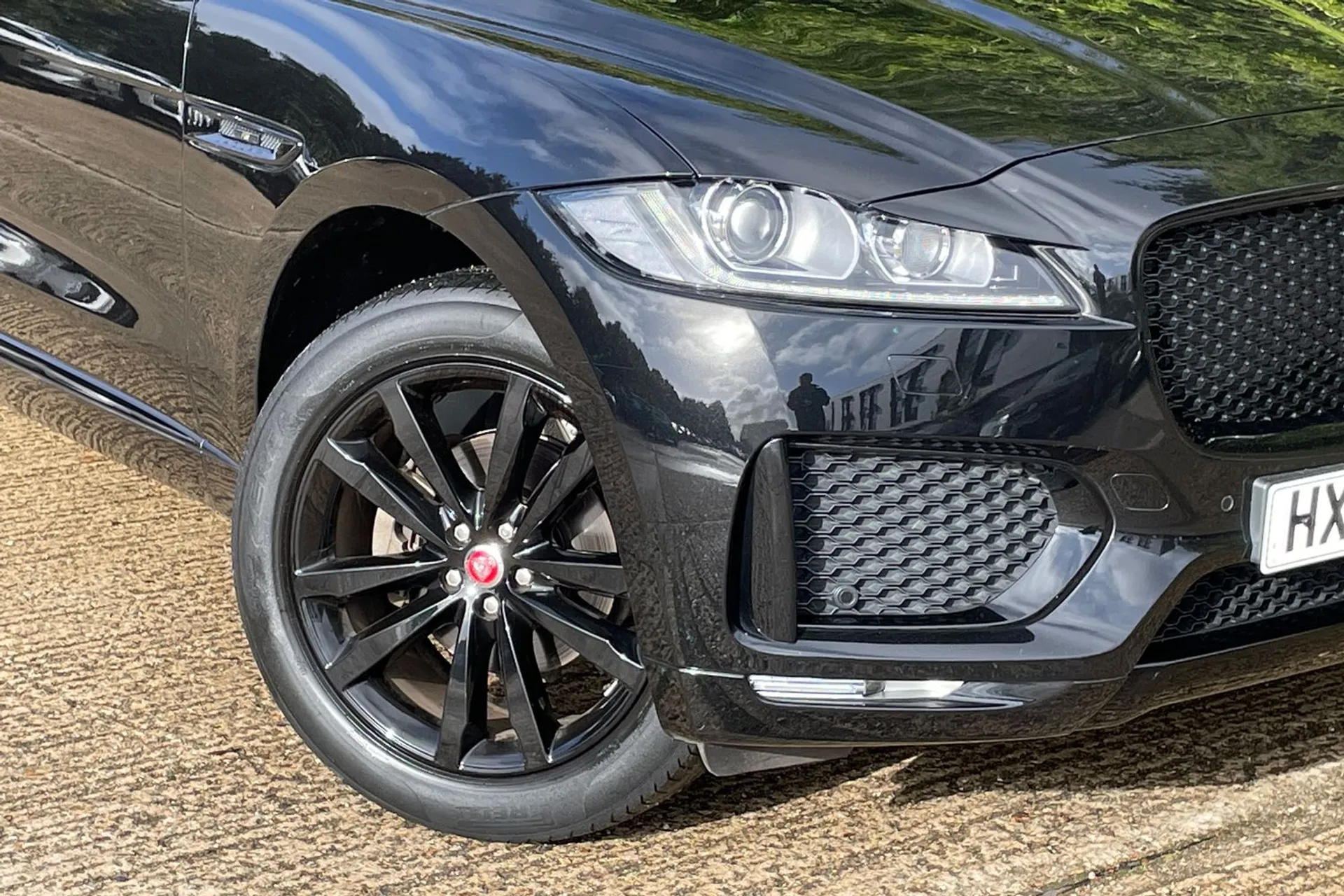 Jaguar F-PACE thumbnail image number 6