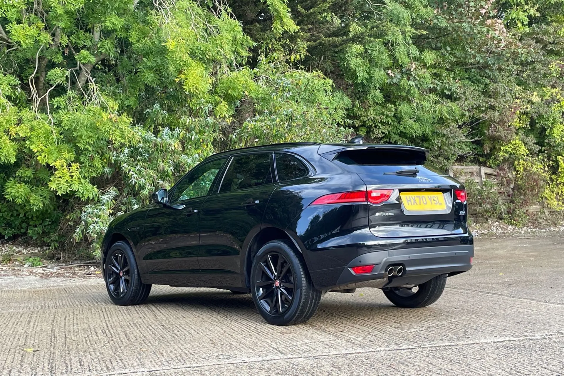 Jaguar F-PACE thumbnail image number 9