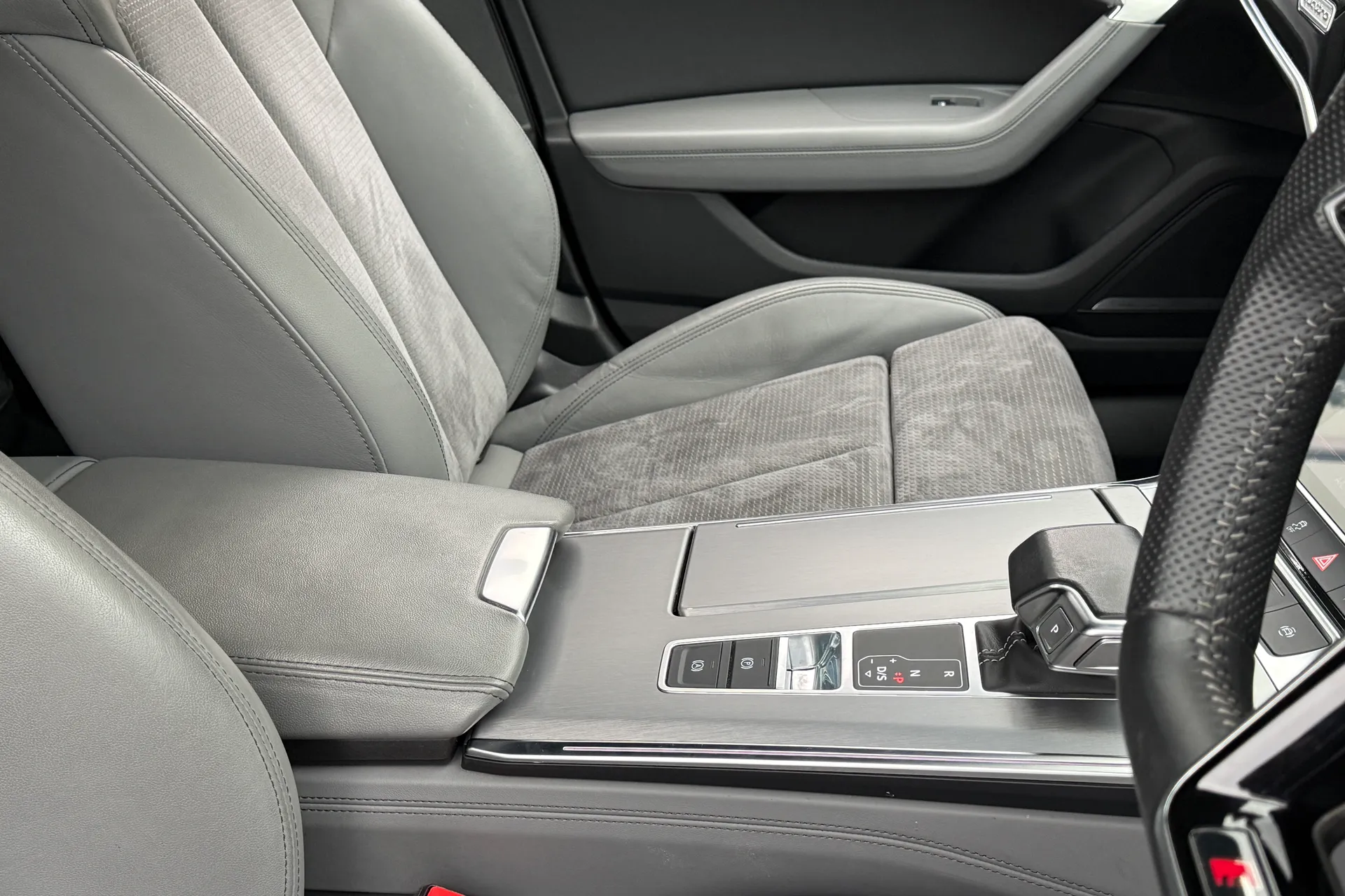 Audi A6 thumbnail image number 35