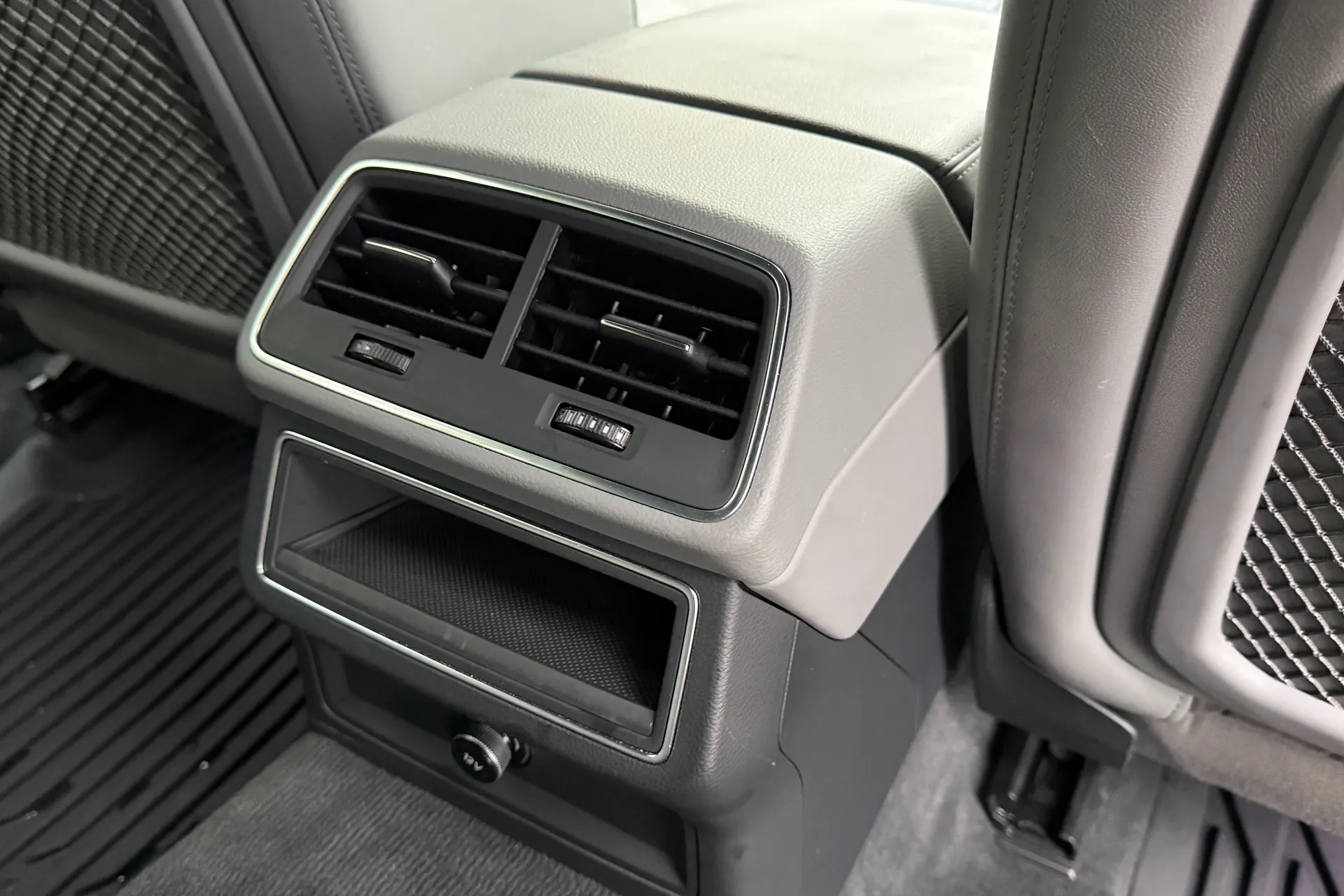 Audi A6 thumbnail image number 29