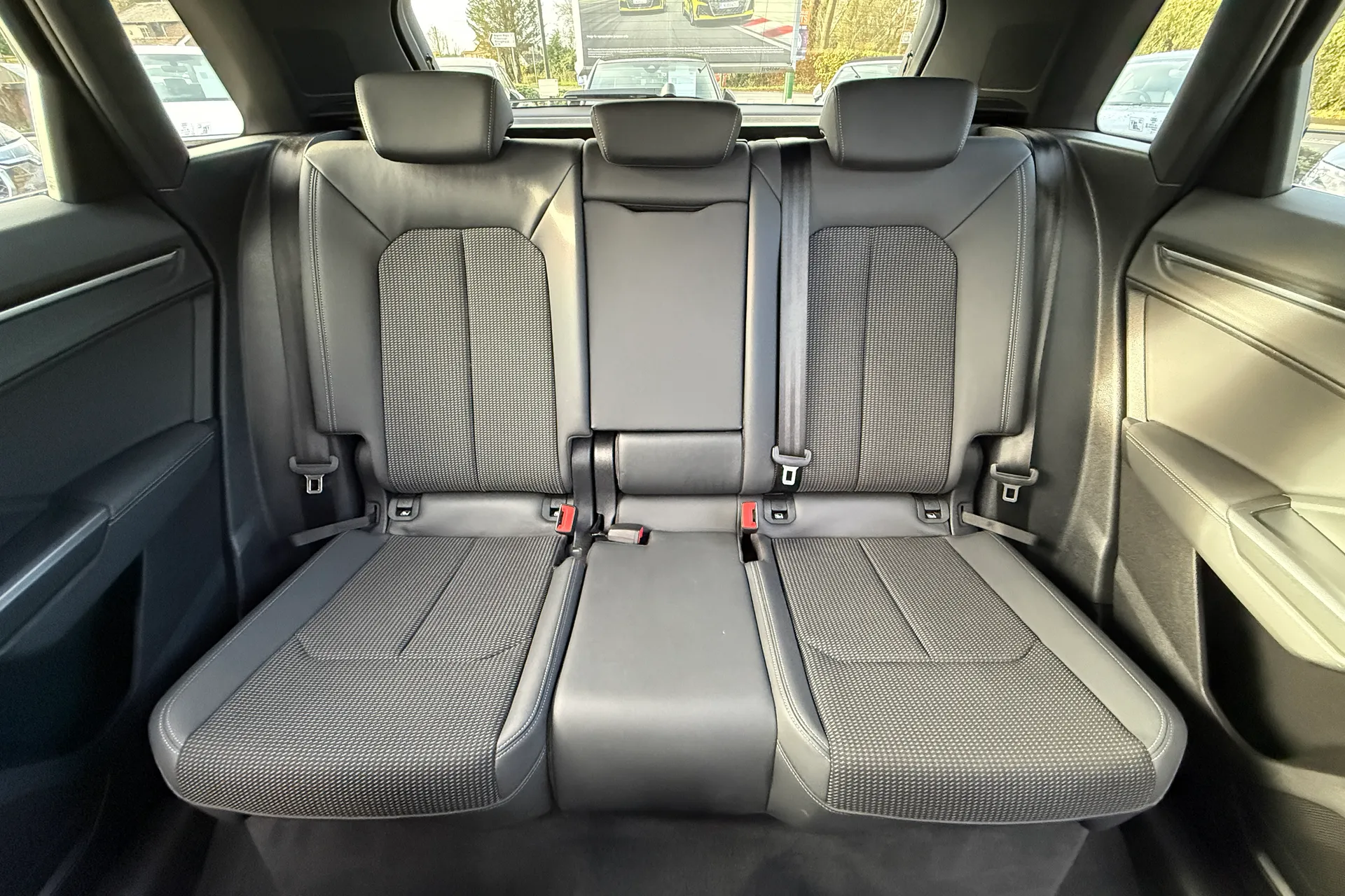 Audi Q3 thumbnail image number 34