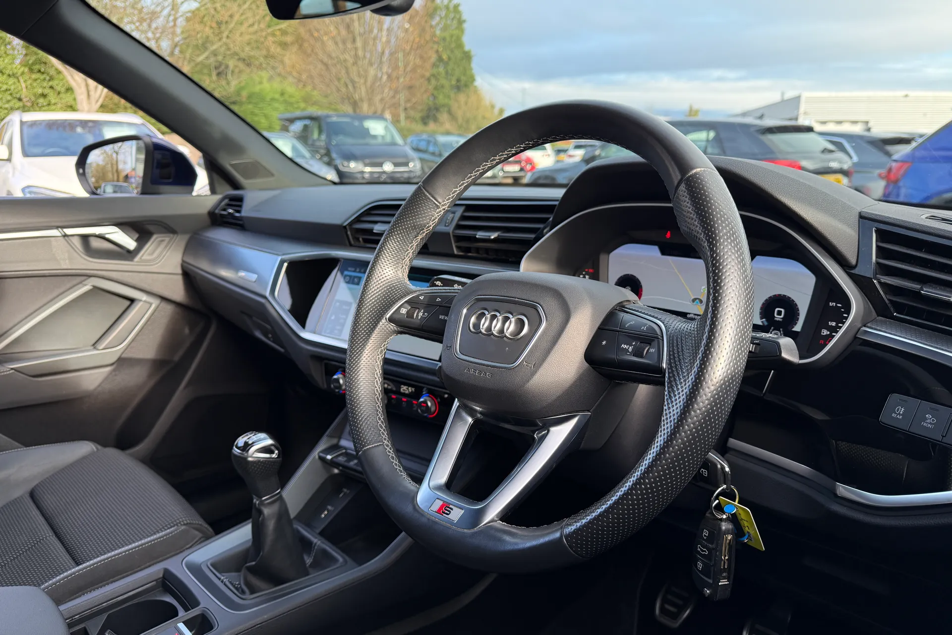 Audi Q3 thumbnail image number 25