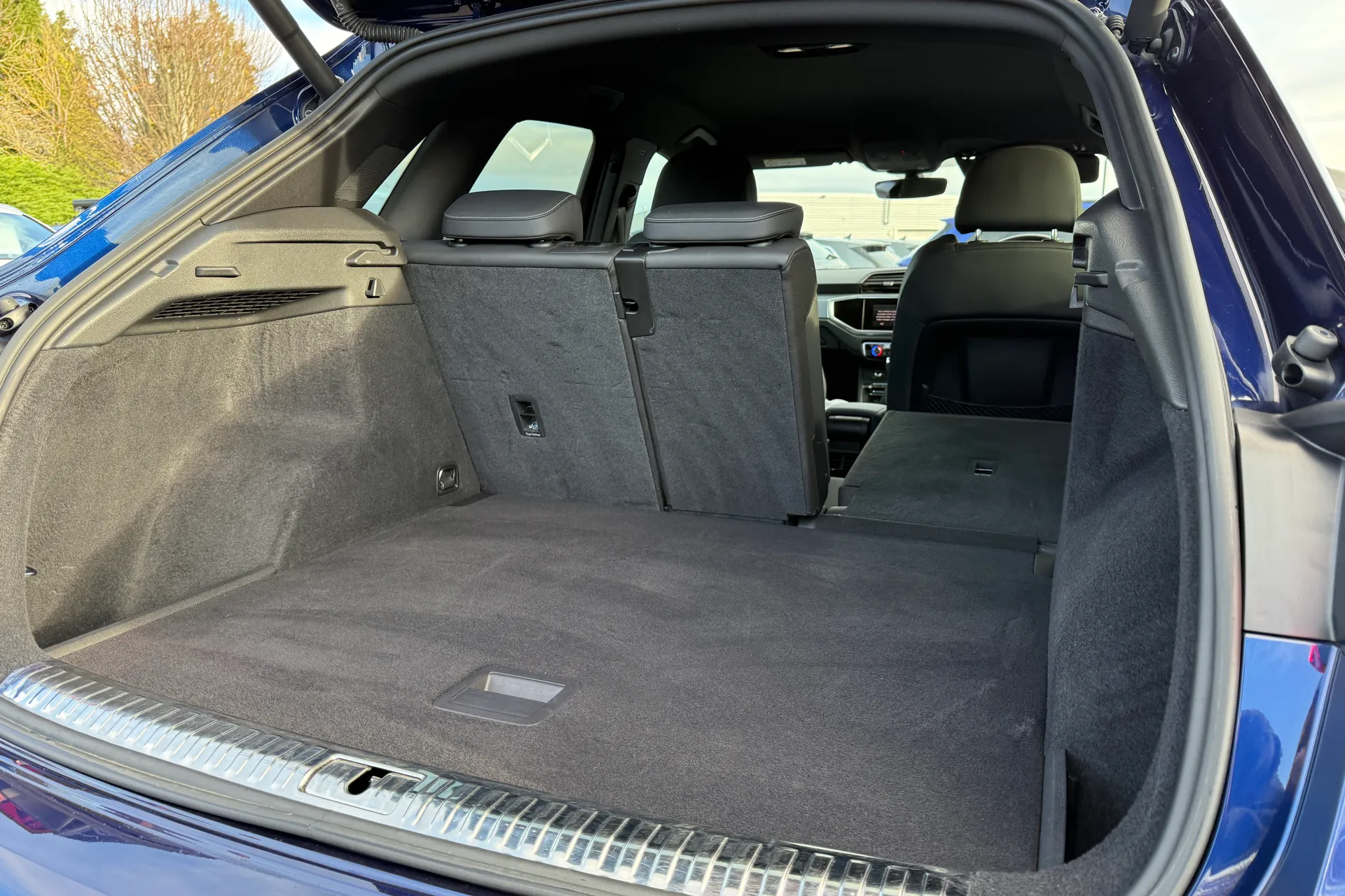 Audi Q3 thumbnail image number 32