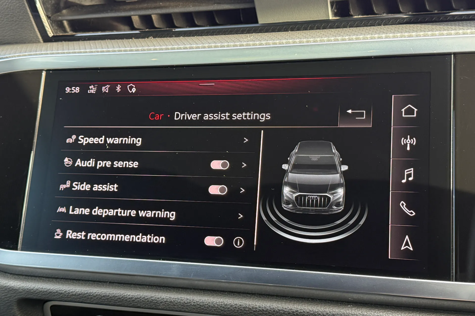 Audi Q3 thumbnail image number 9