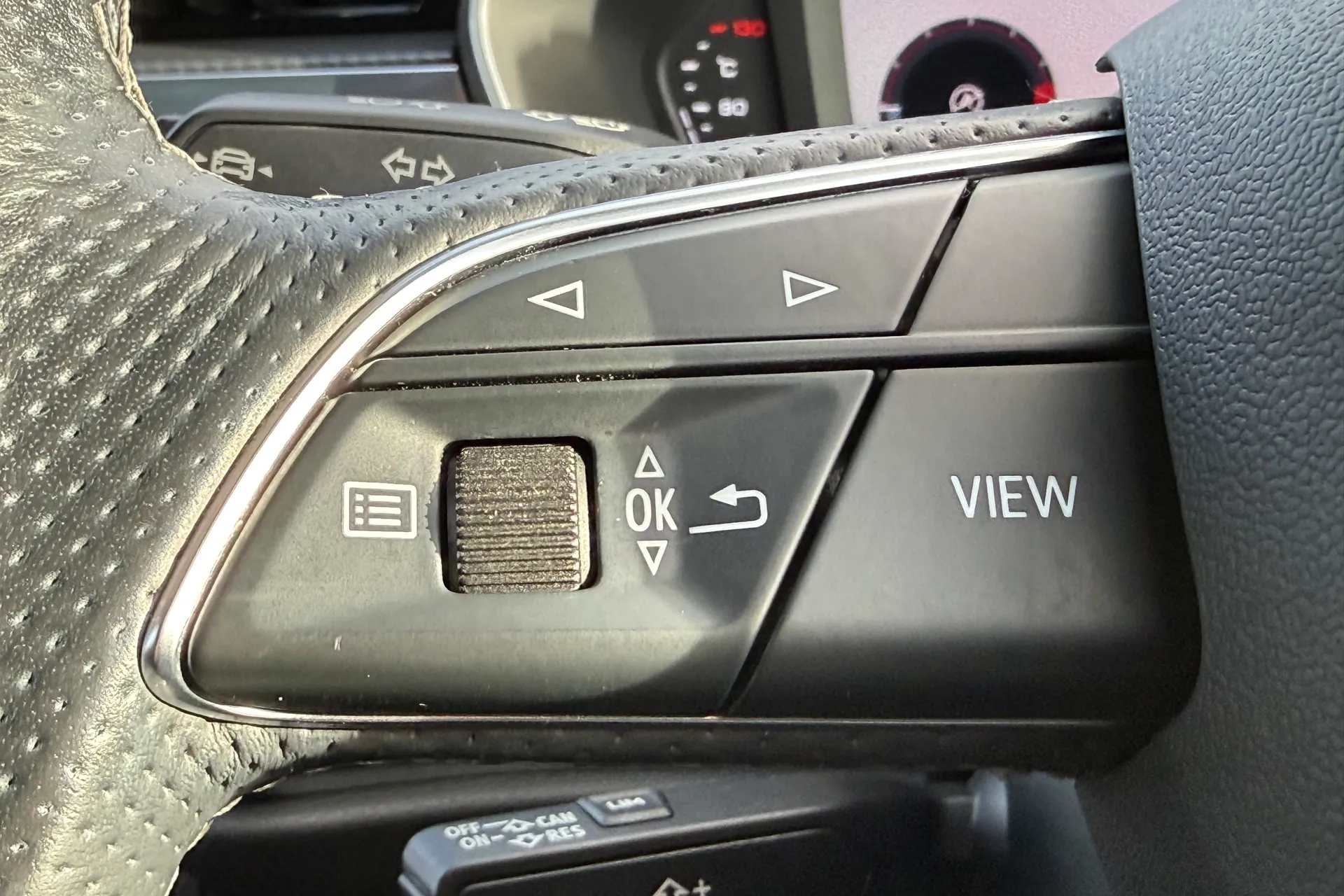 Audi Q3 thumbnail image number 18