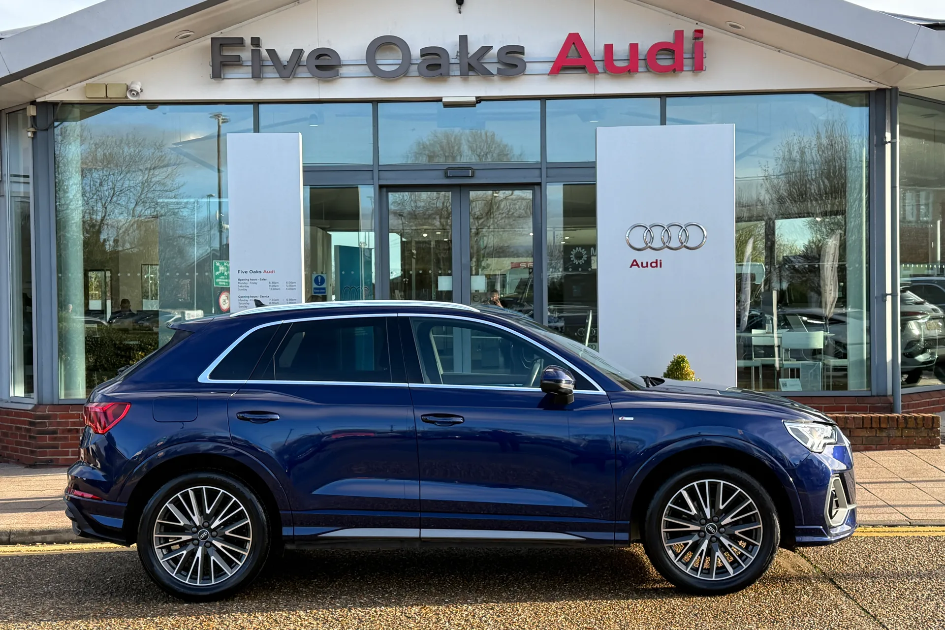 Audi Q3 thumbnail image number 2