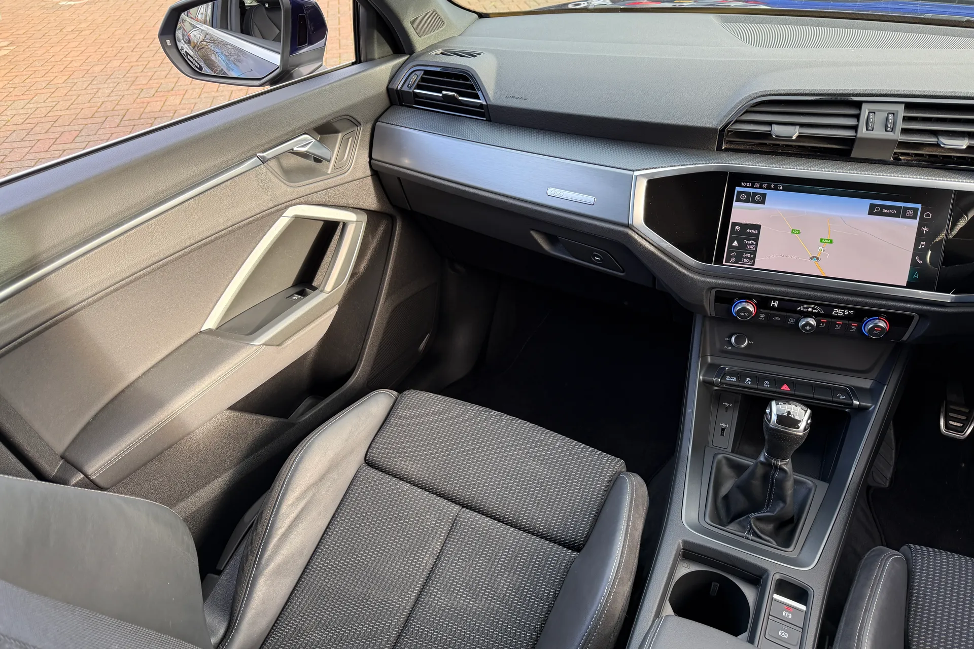 Audi Q3 thumbnail image number 35