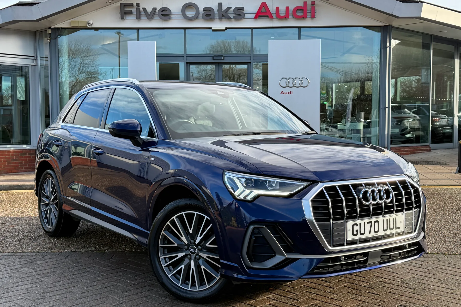 Audi Q3 focused image