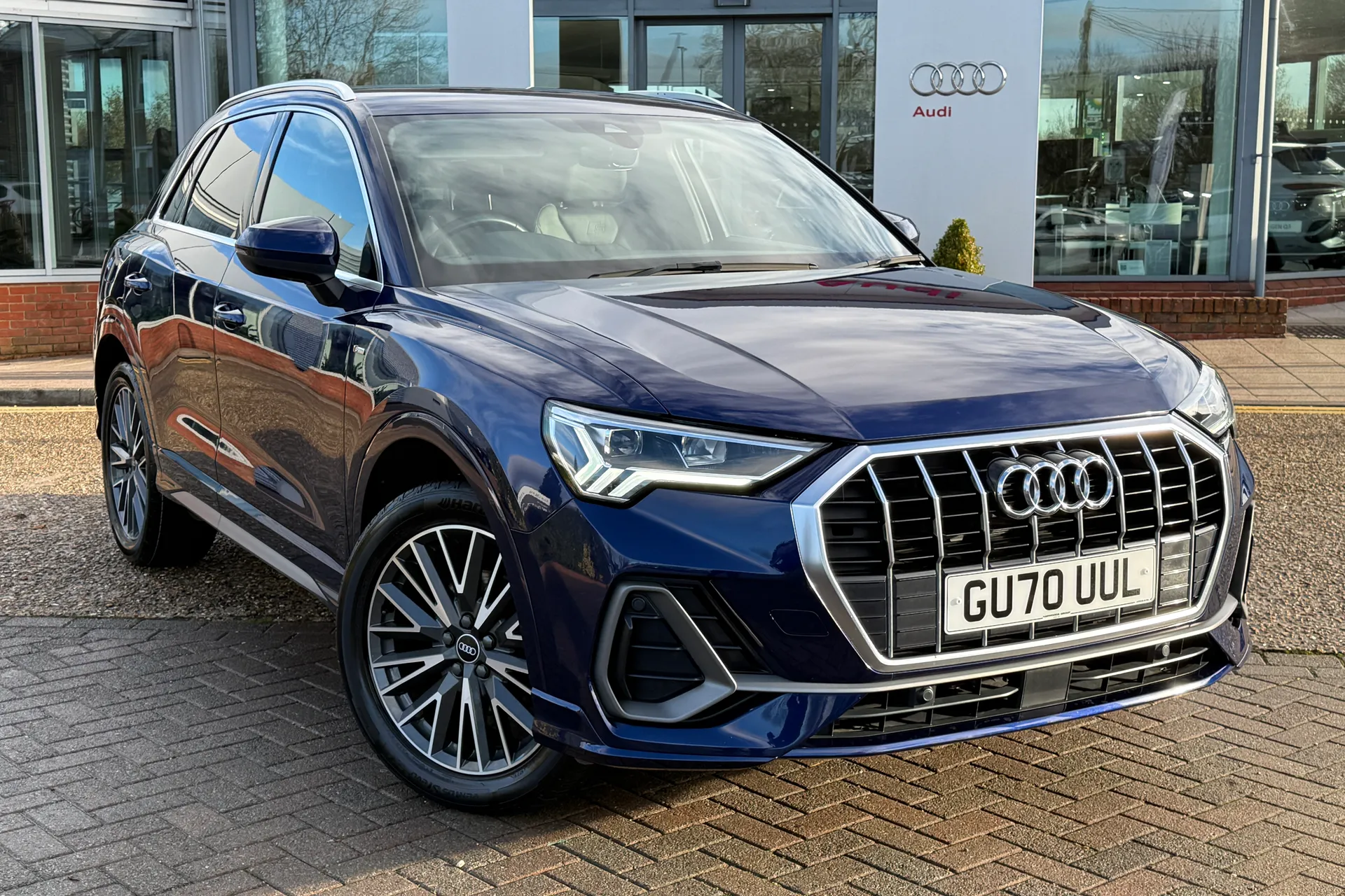 Audi Q3 thumbnail image number 21