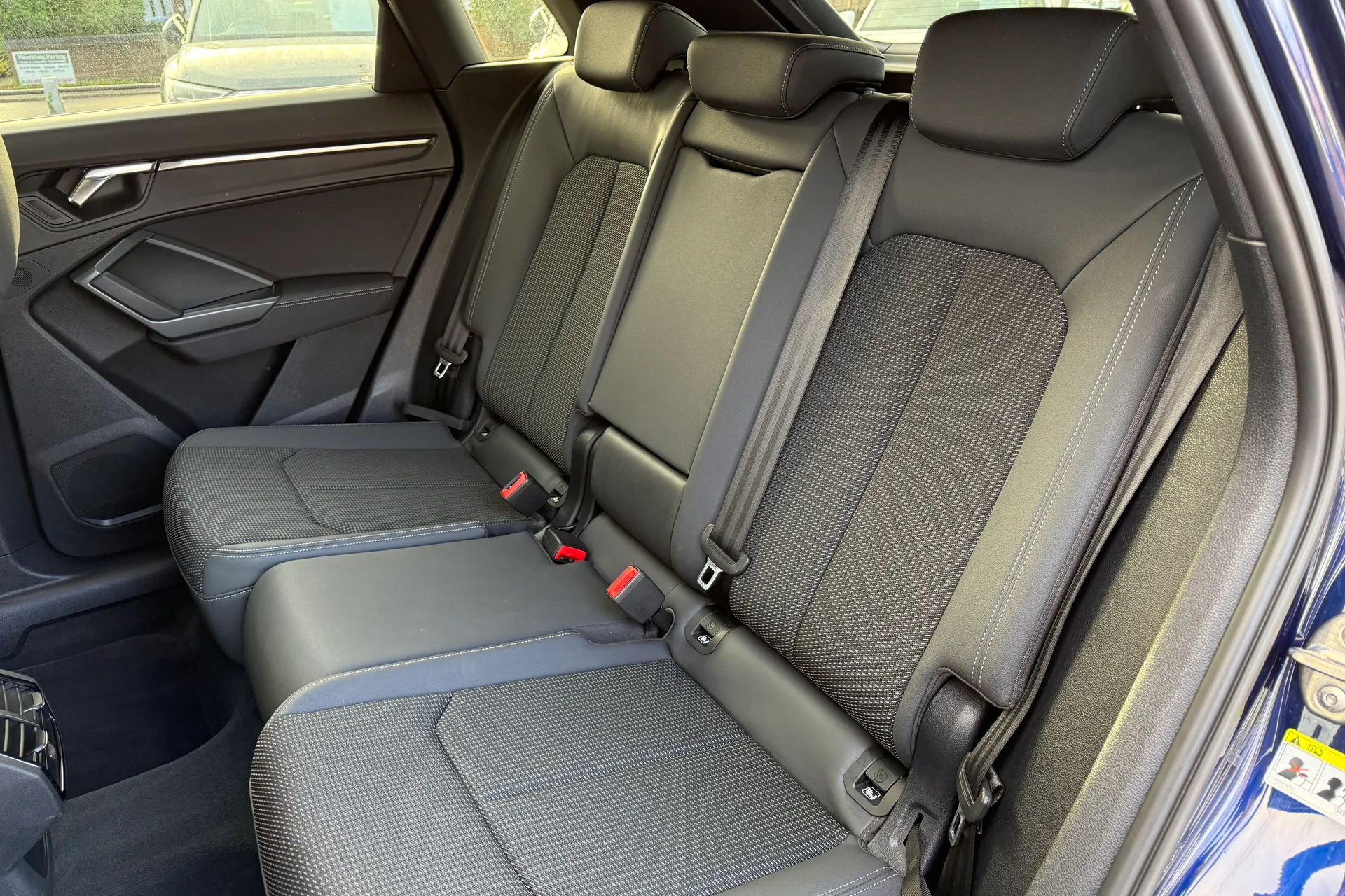 Audi Q3 thumbnail image number 38