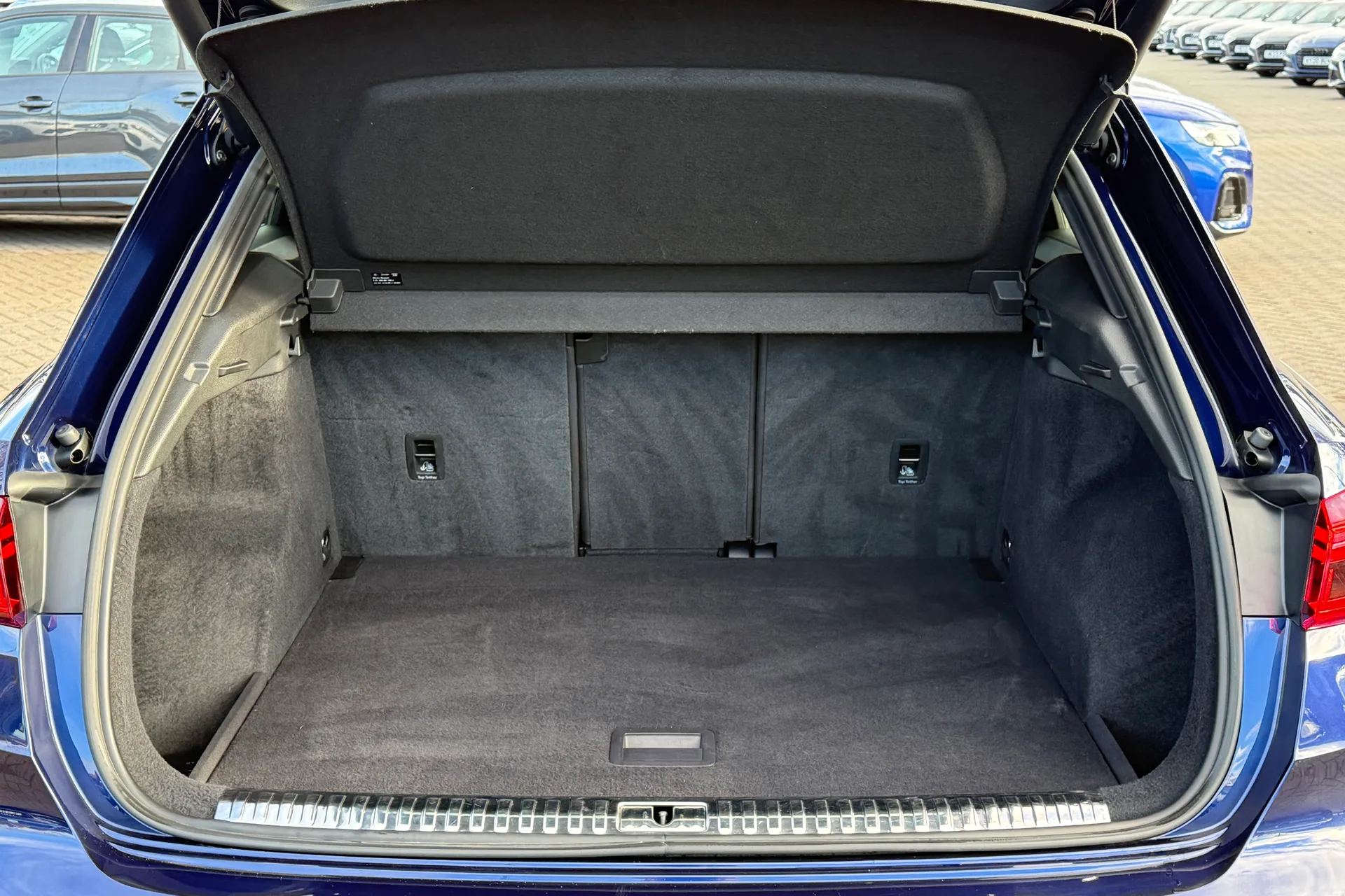 Audi Q3 thumbnail image number 31