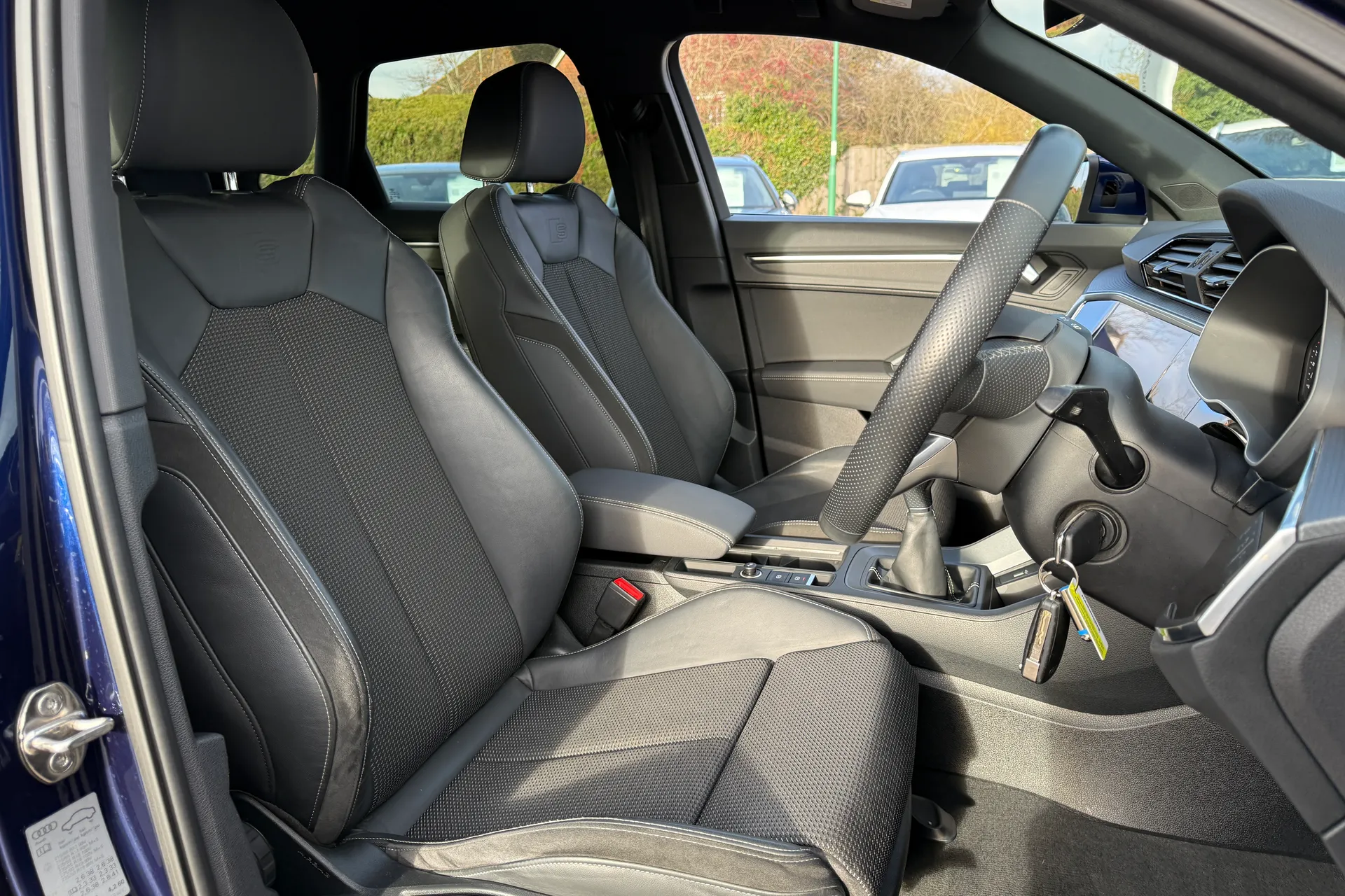 Audi Q3 thumbnail image number 24