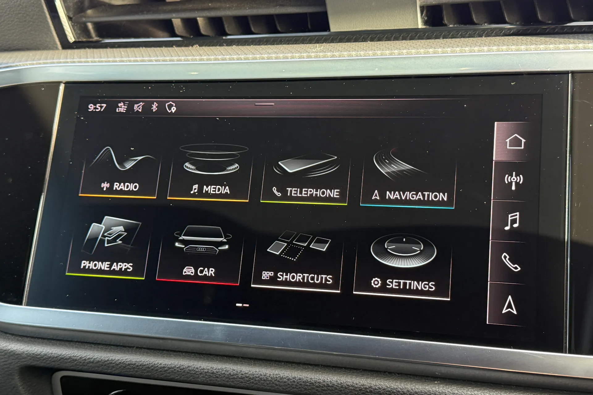 Audi Q3 thumbnail image number 11