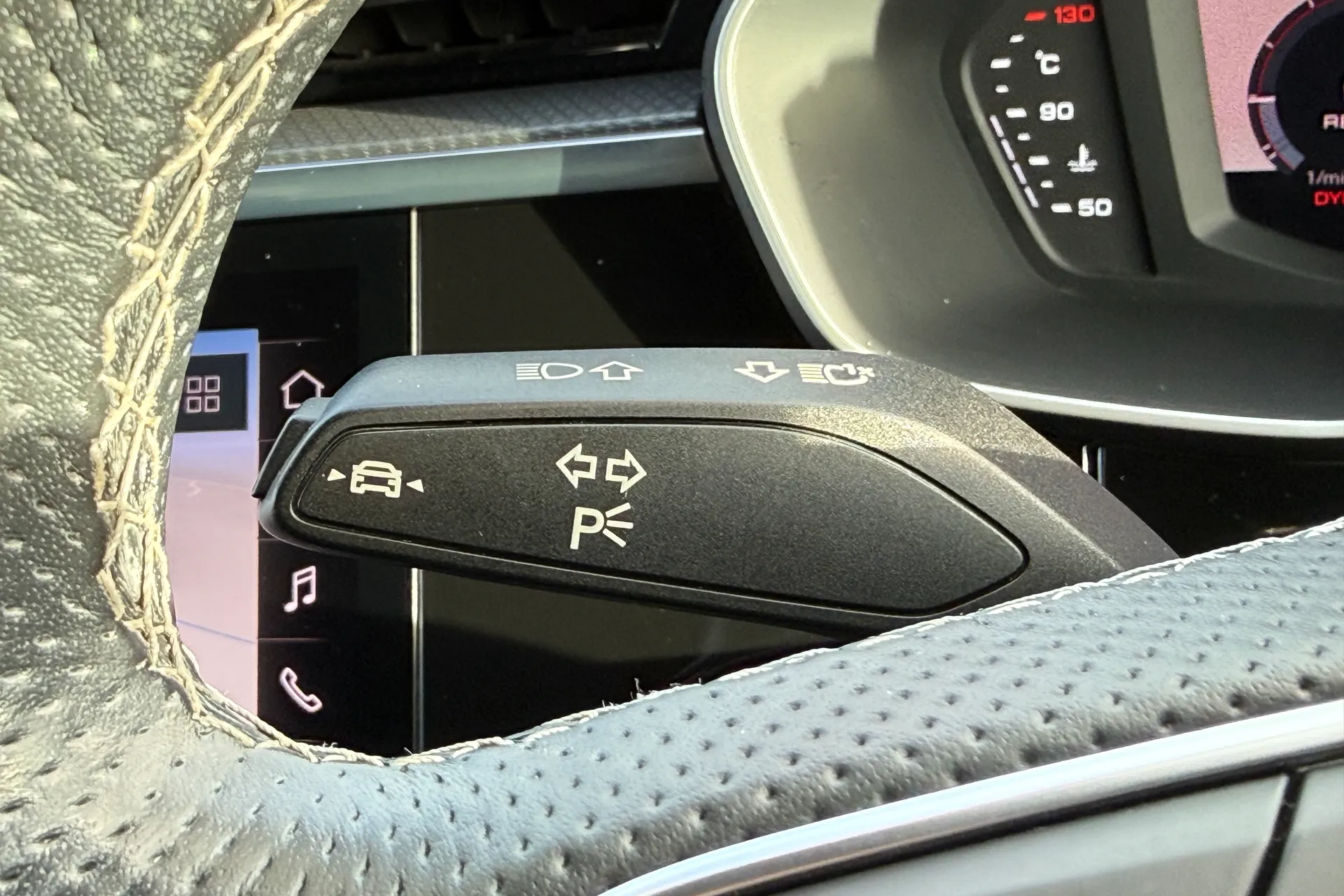 Audi Q3 thumbnail image number 15