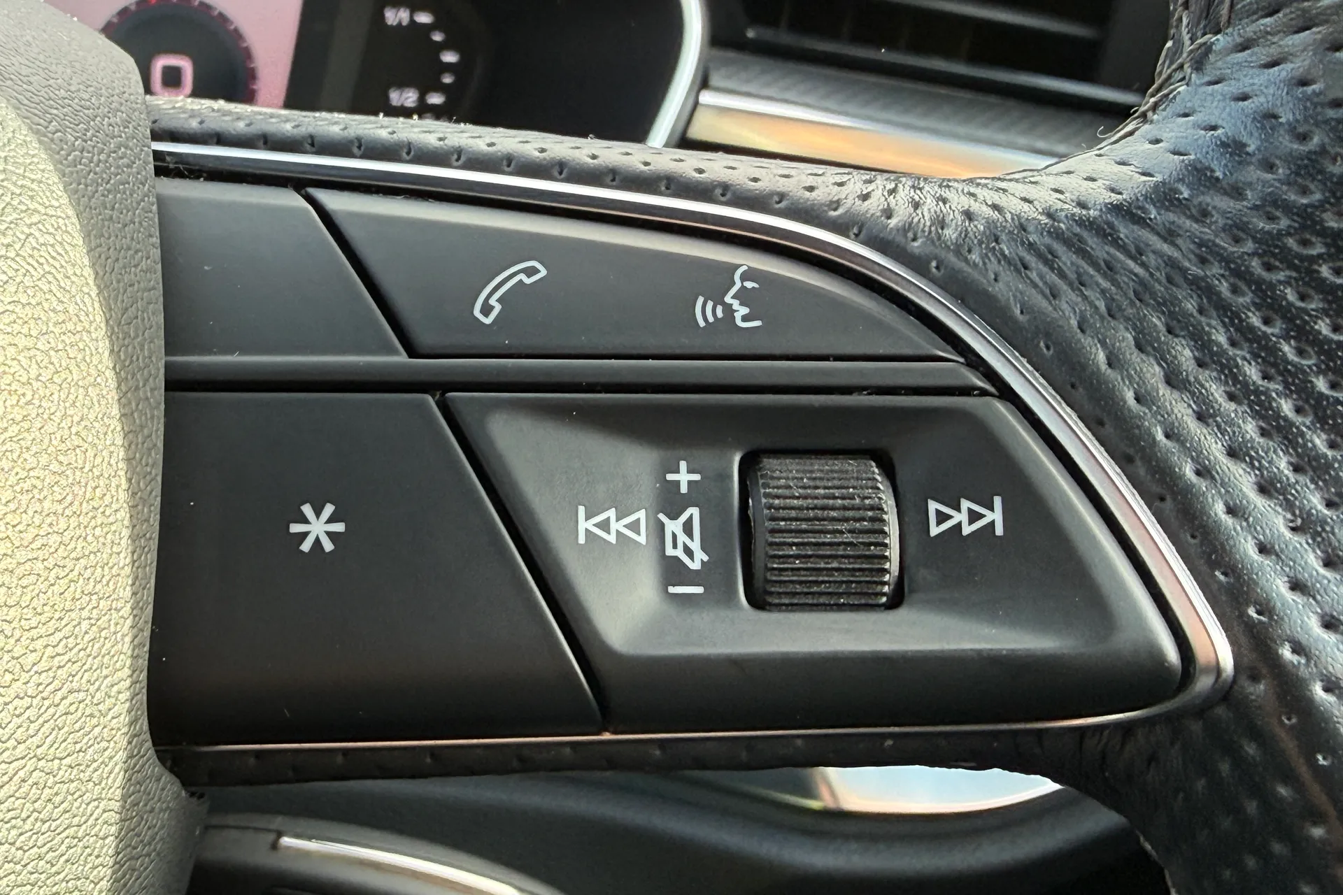 Audi Q3 thumbnail image number 19