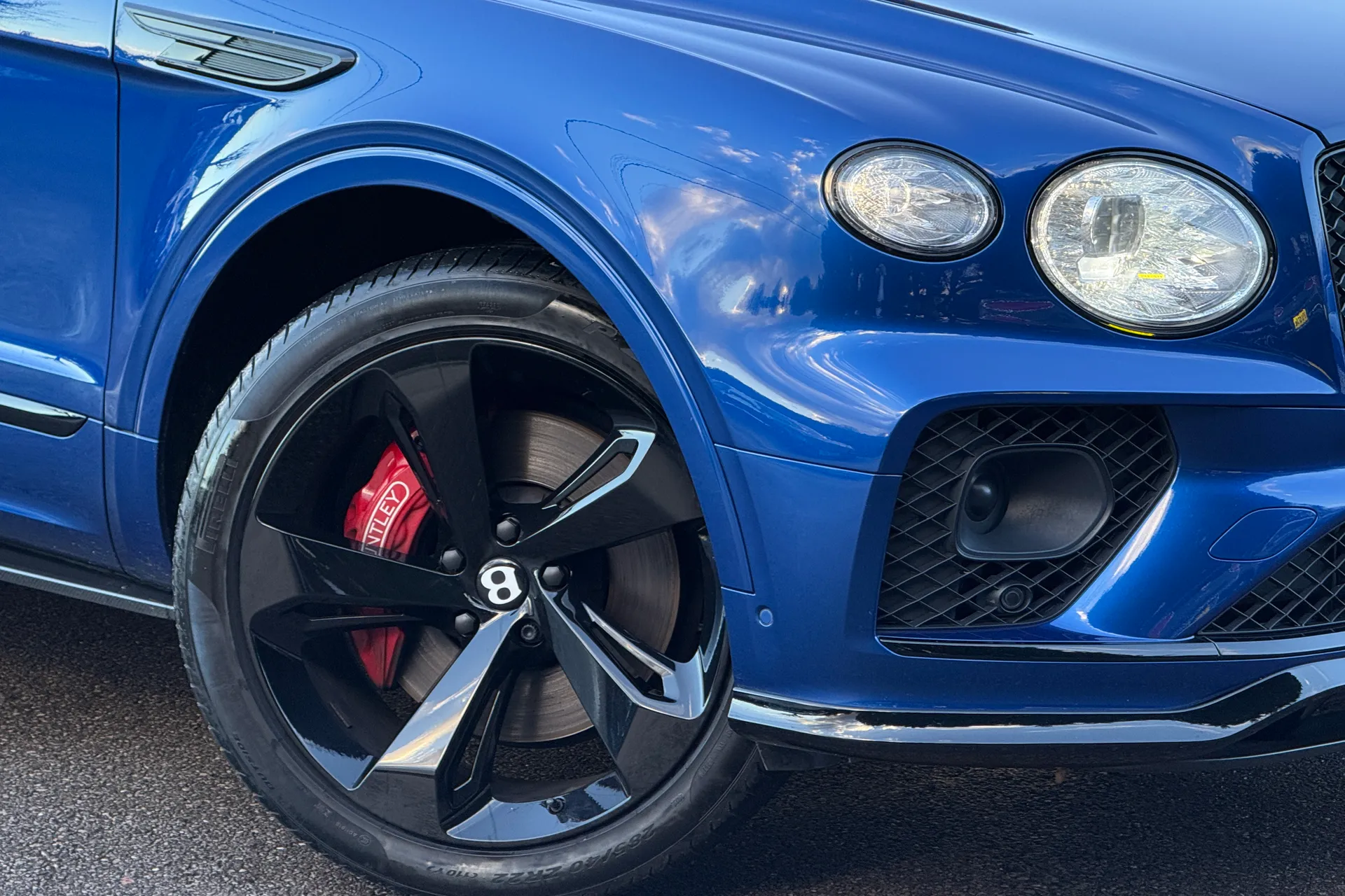 Bentley BENTAYGA thumbnail image number 2