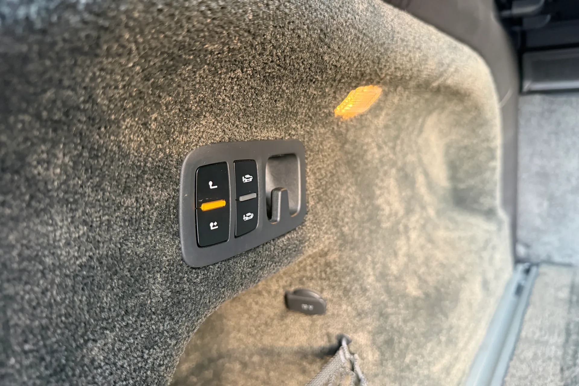 Bentley BENTAYGA thumbnail image number 35