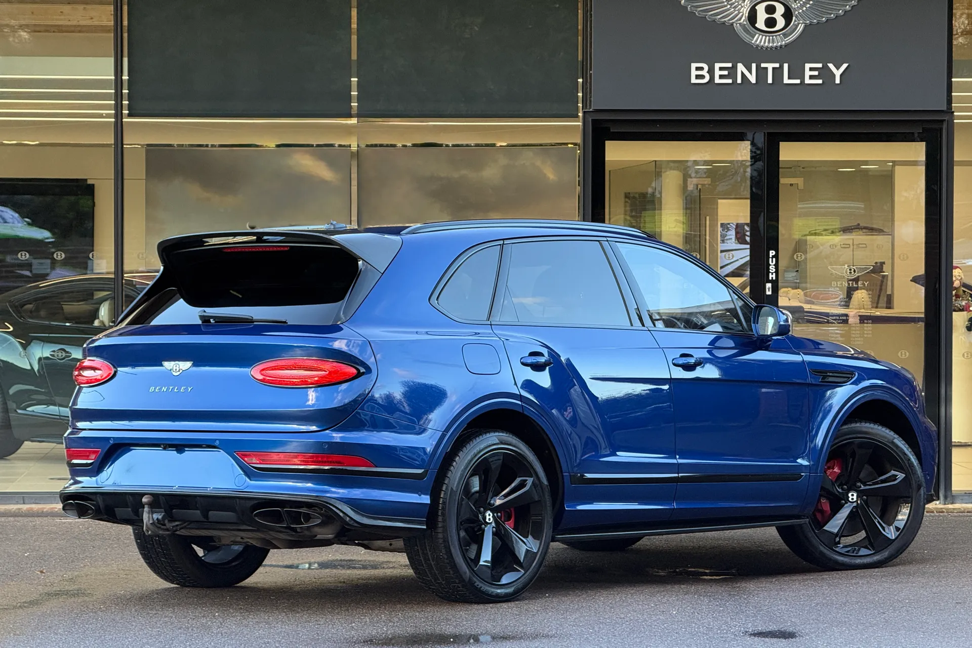 Bentley BENTAYGA thumbnail image number 9