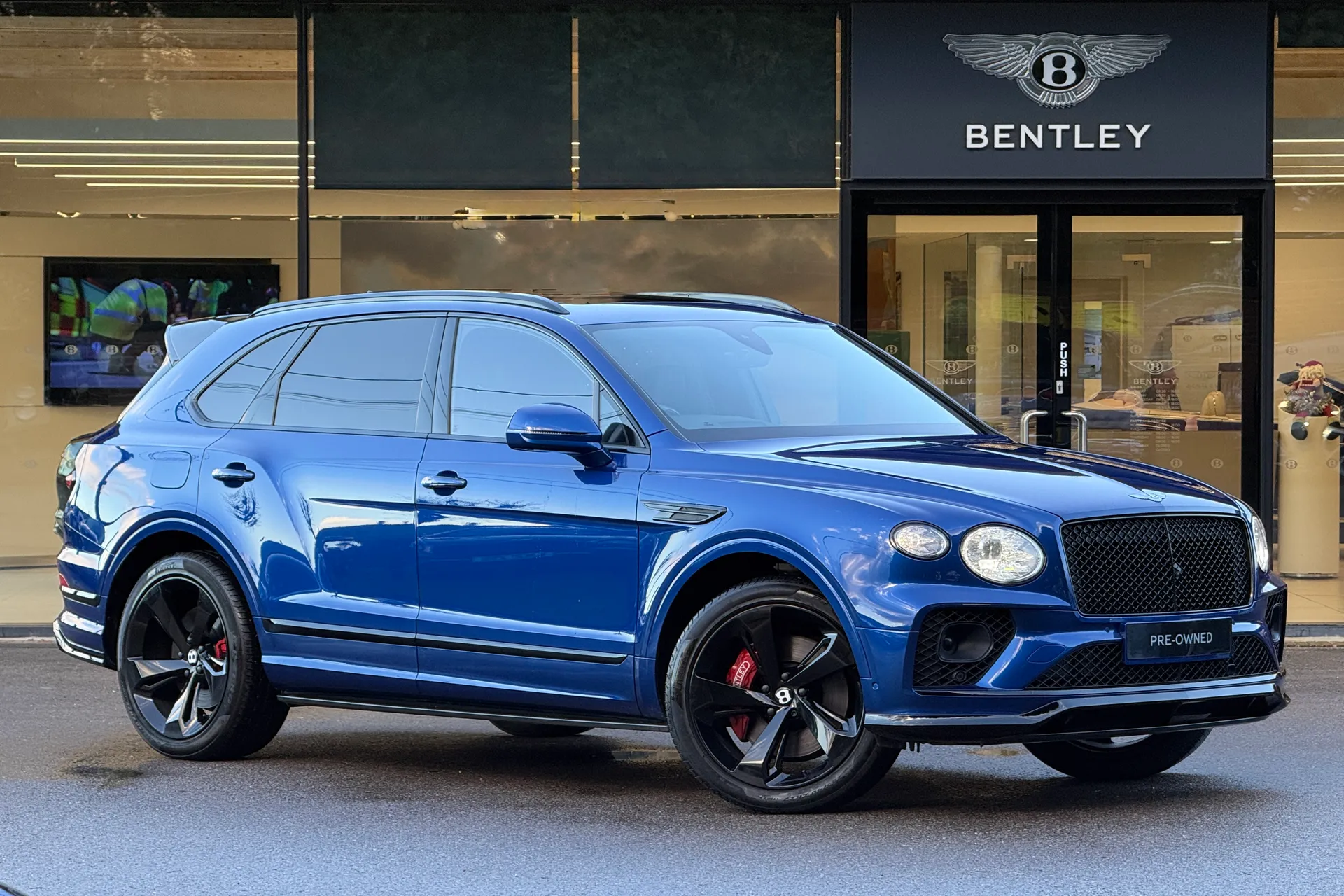 Bentley BENTAYGA focused image