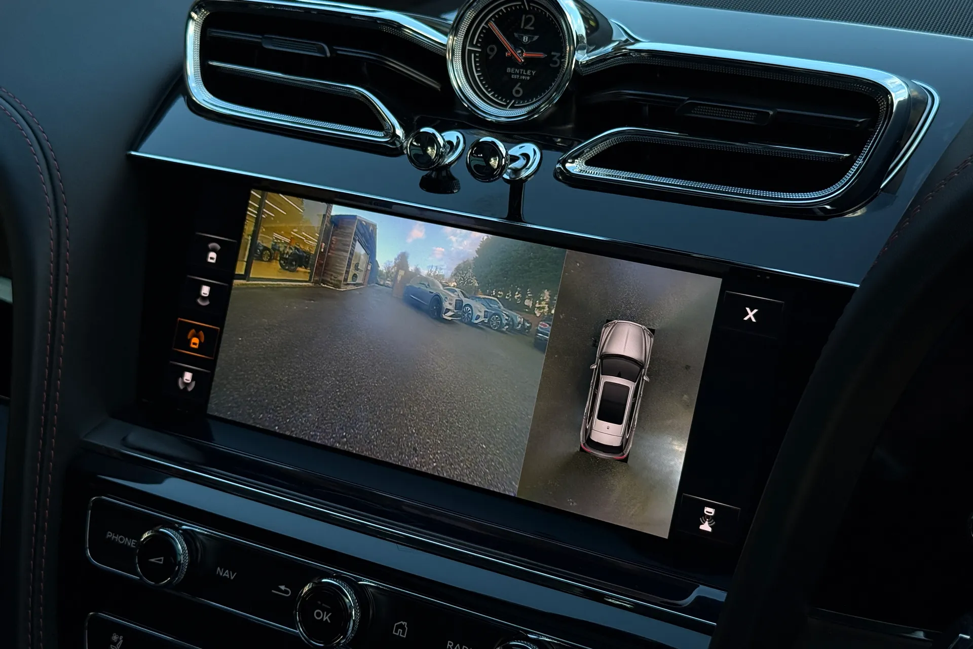 Bentley BENTAYGA thumbnail image number 24