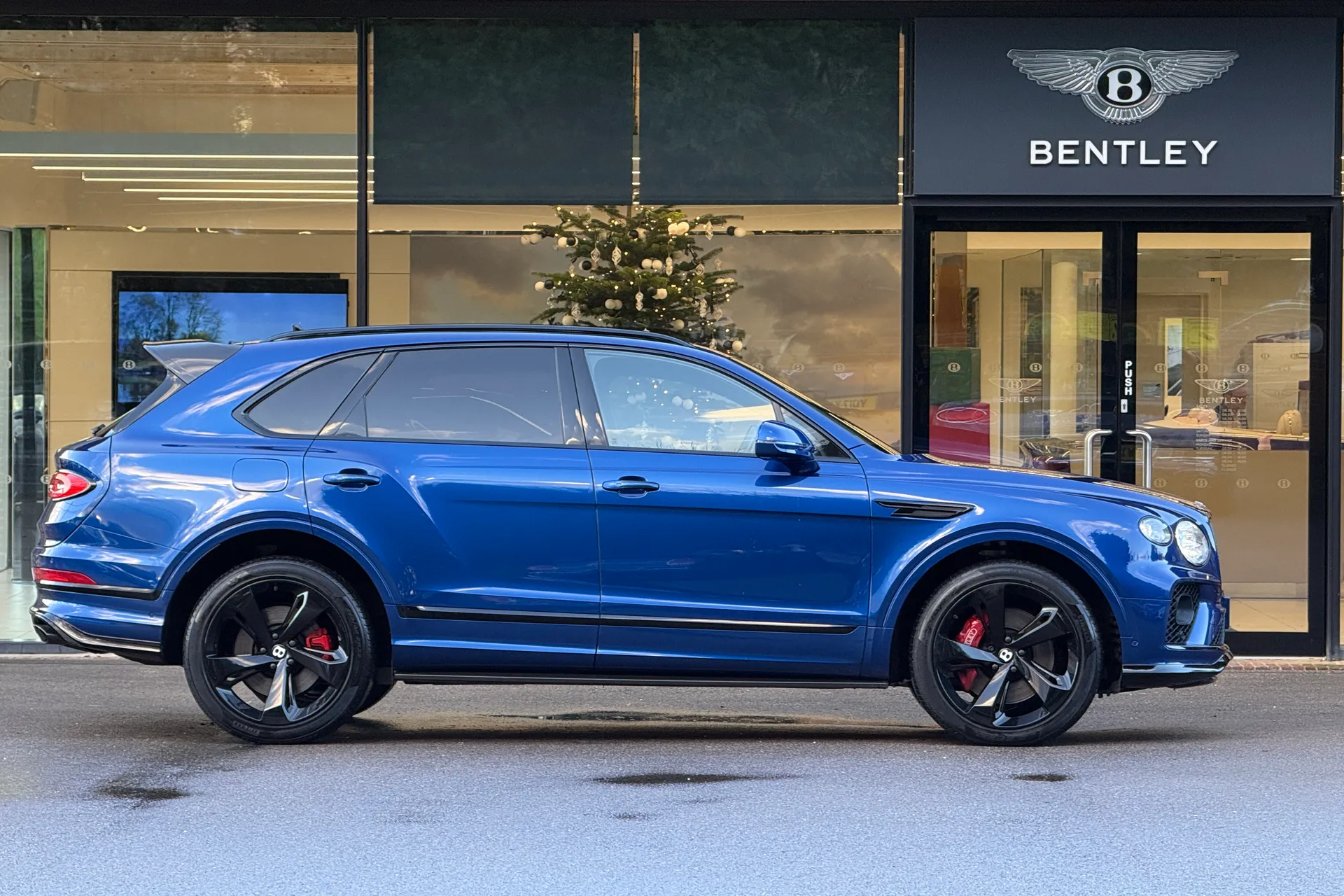 Bentley BENTAYGA thumbnail image number 4