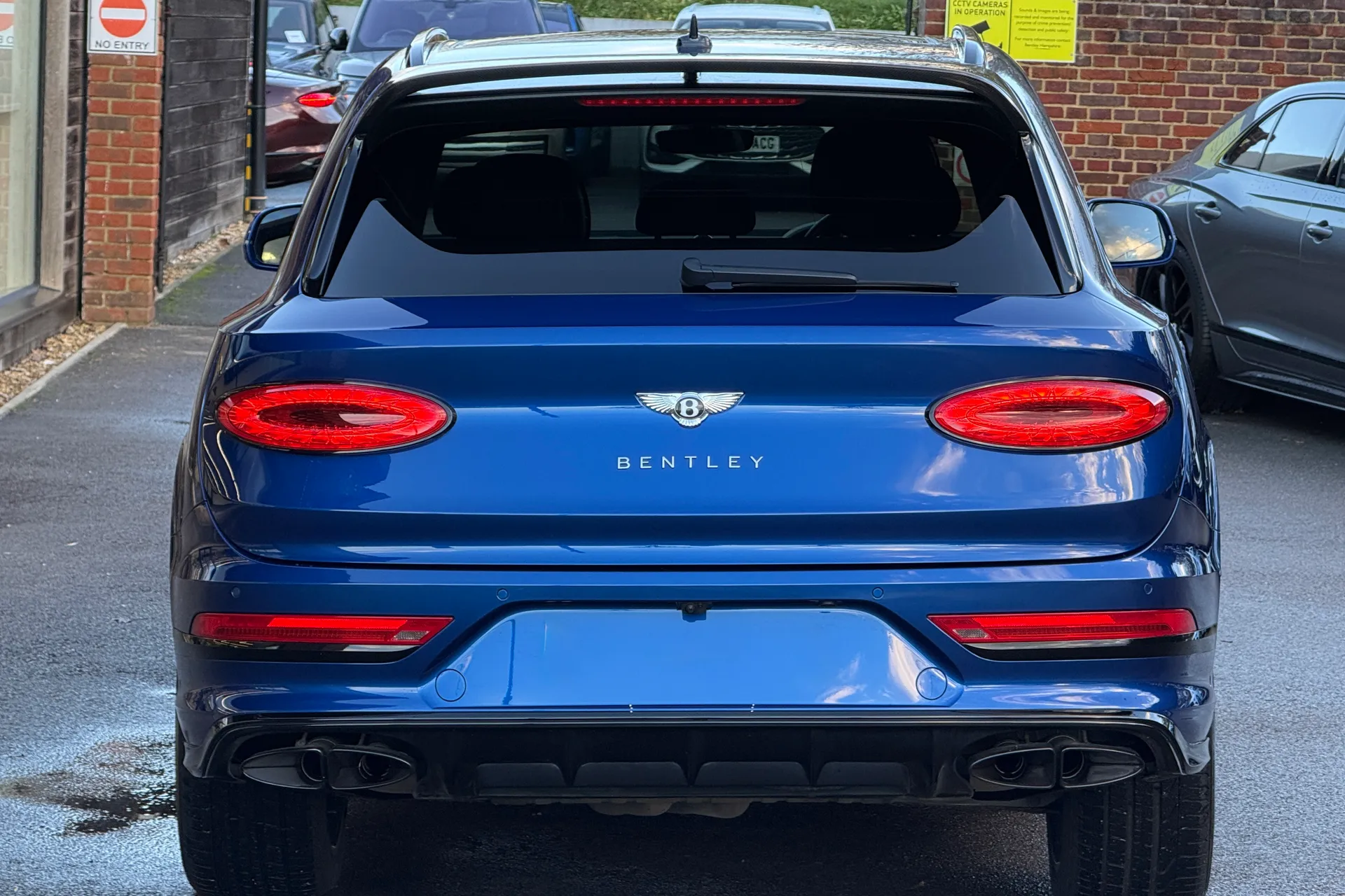 Bentley BENTAYGA thumbnail image number 7