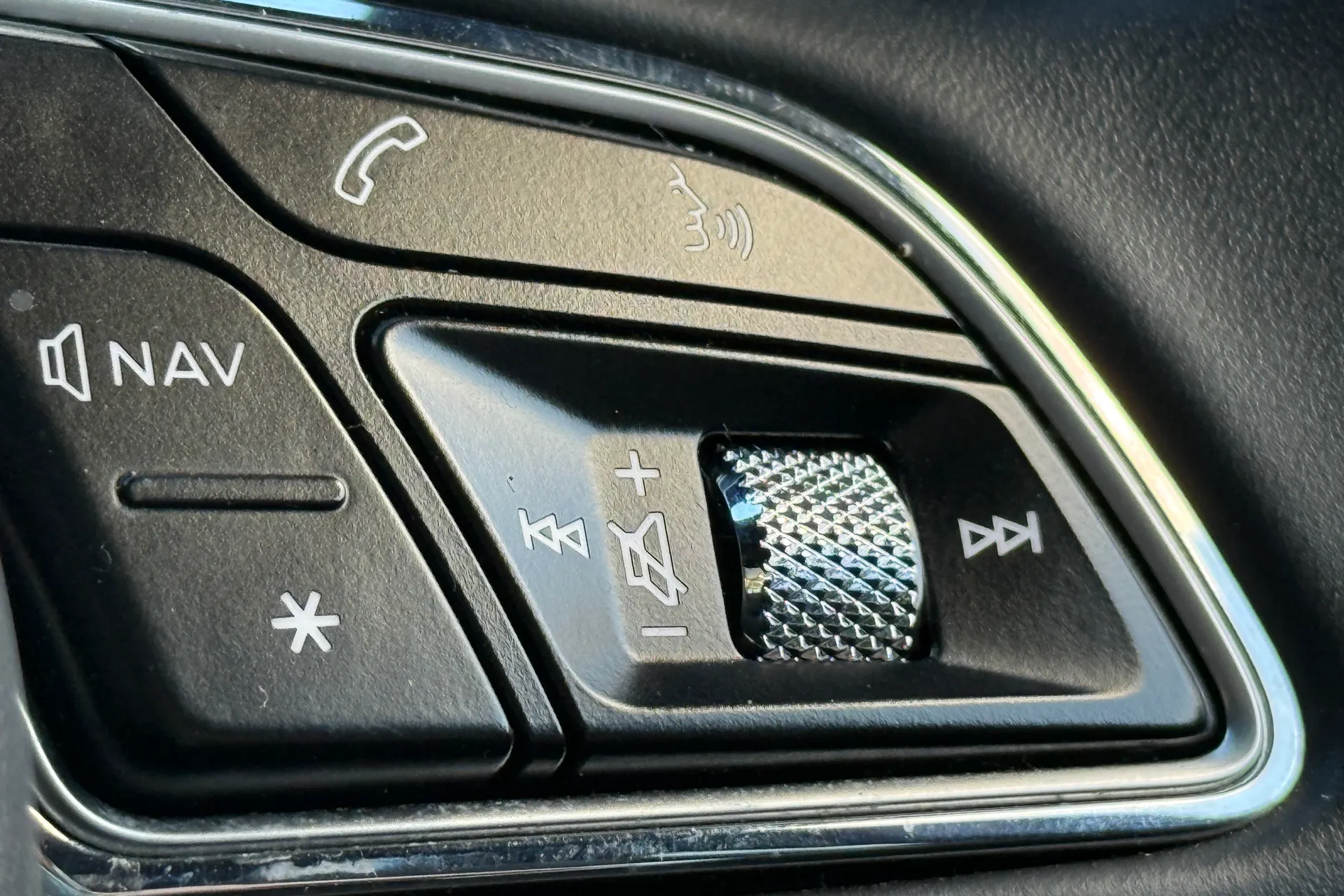 Bentley BENTAYGA thumbnail image number 22