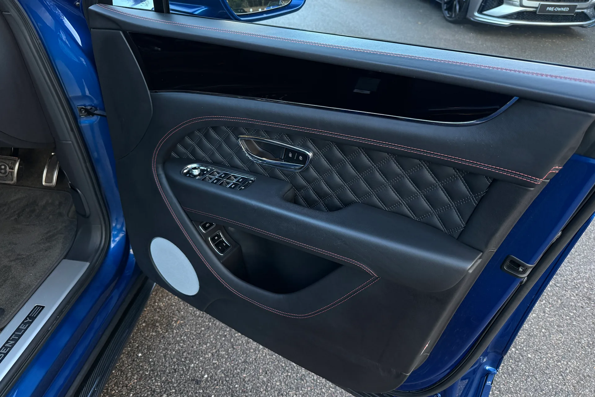 Bentley BENTAYGA thumbnail image number 11